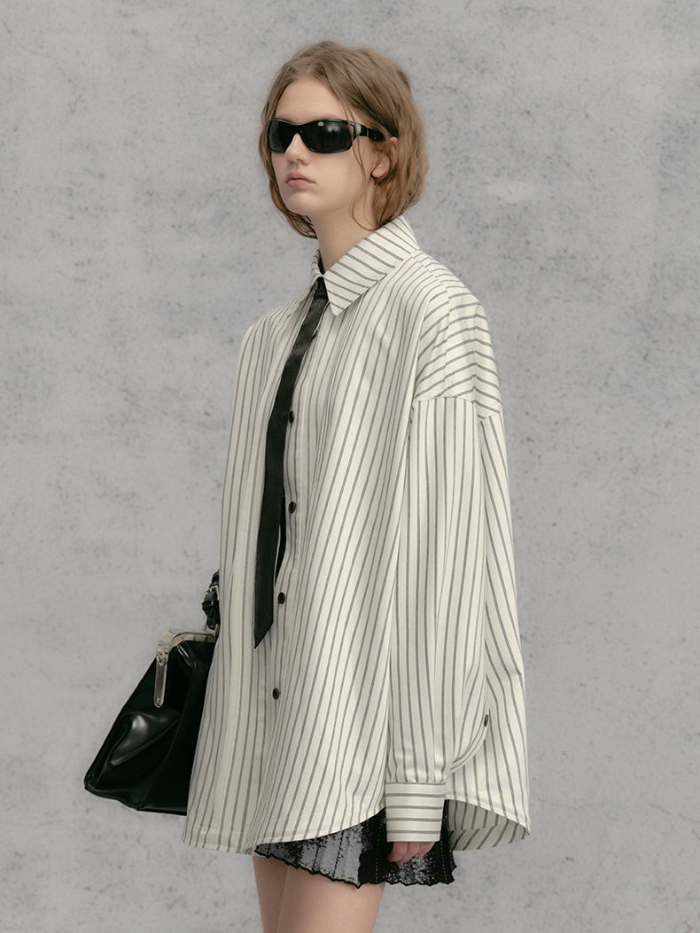 느슨한 줄무늬 셔츠