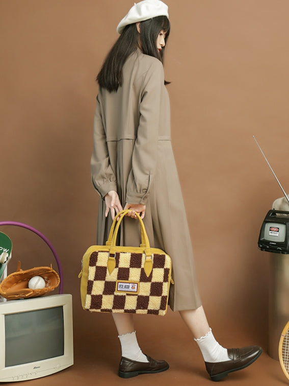 격자 무늬 지퍼 토트 백