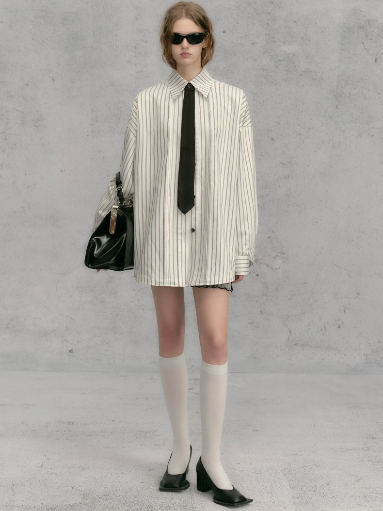 느슨한 줄무늬 셔츠