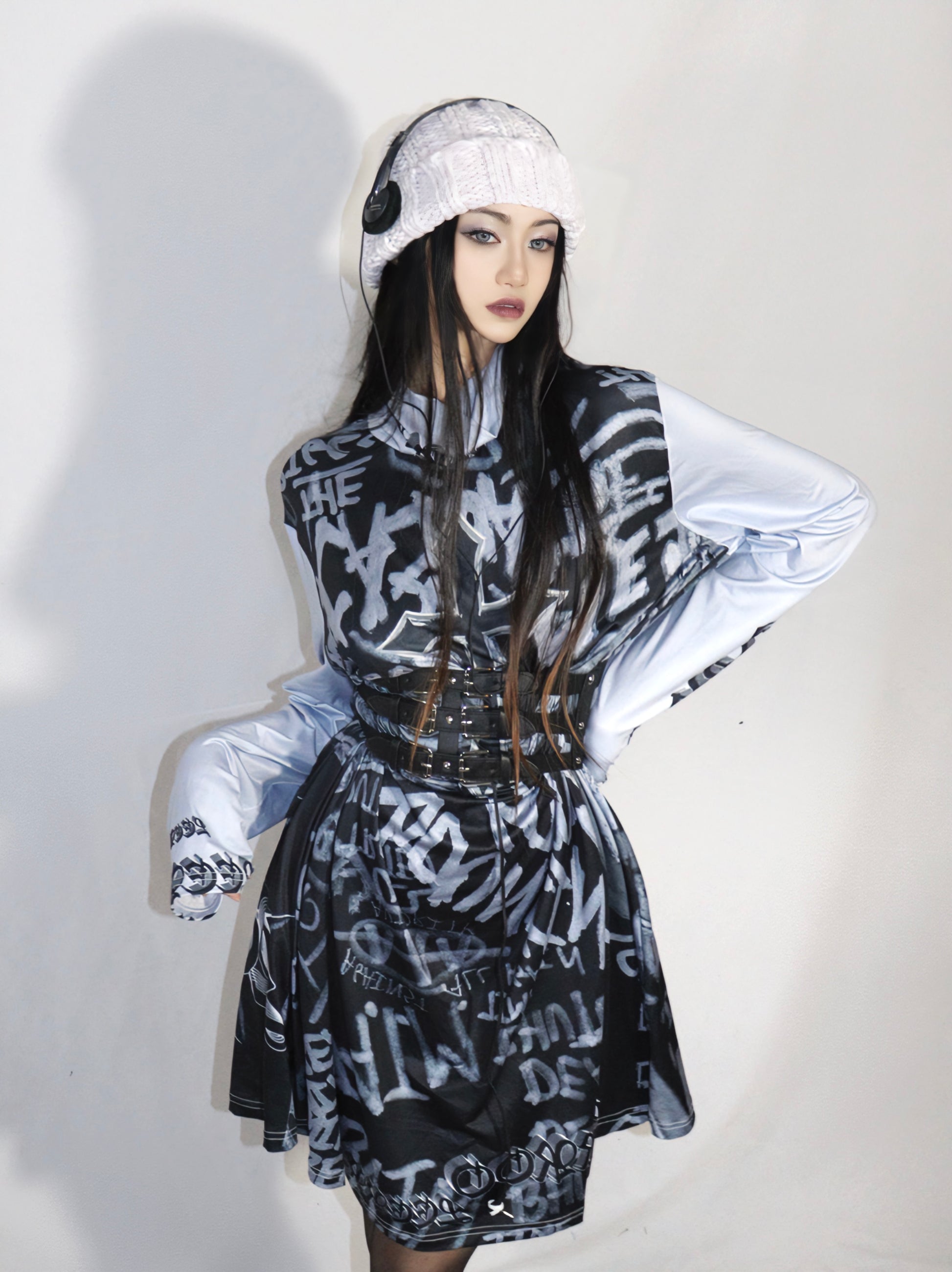 거리 낙서 긴 슬리드 바닥 드레스