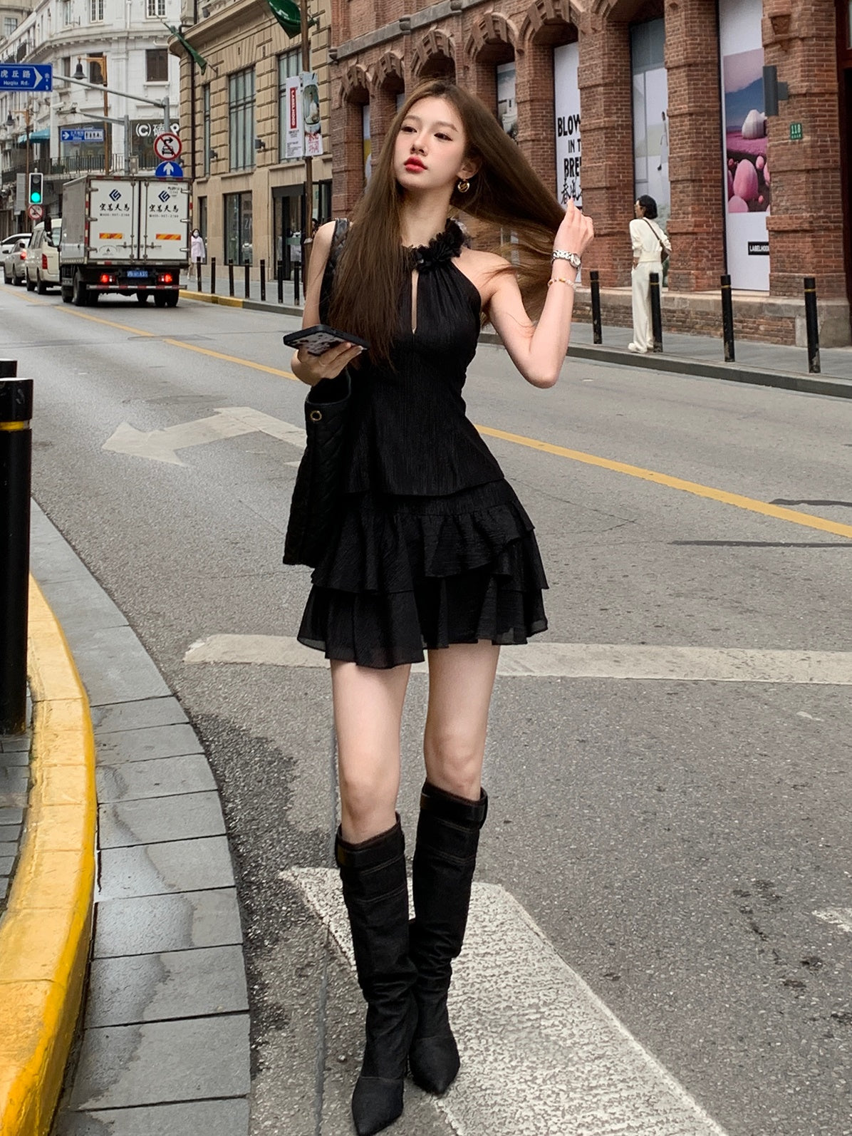 Hanging Neck SleevelessTop & Cake Skirt