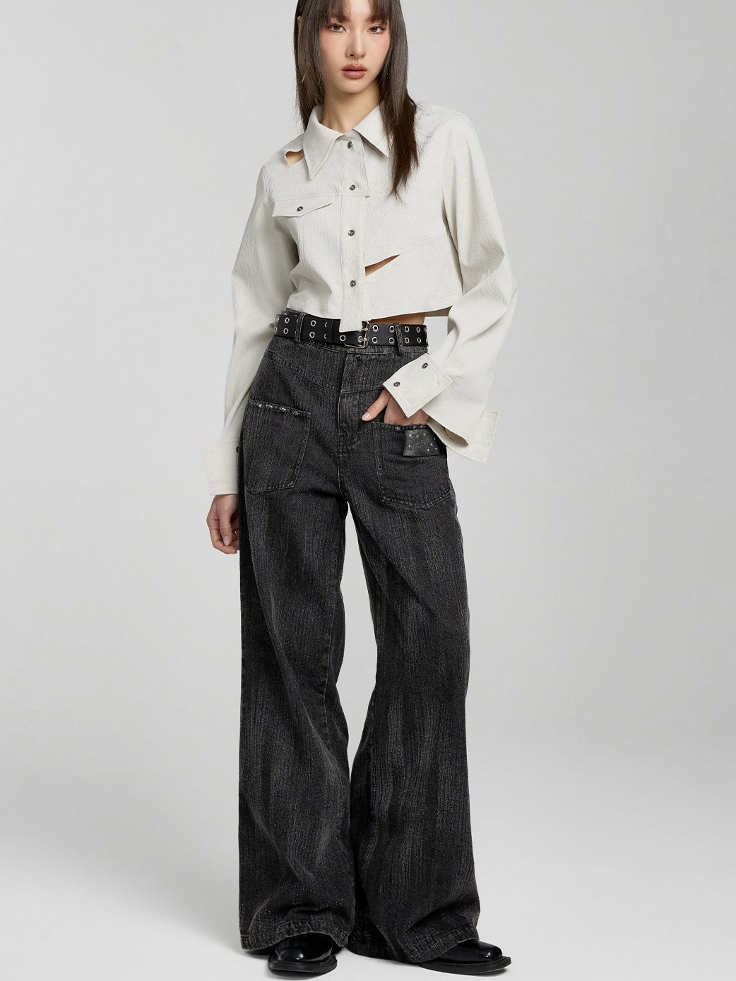 높은 허리와 넓은 다리 청바지