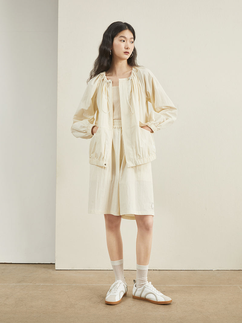 Draw String -Designjacke und kurze Hosen