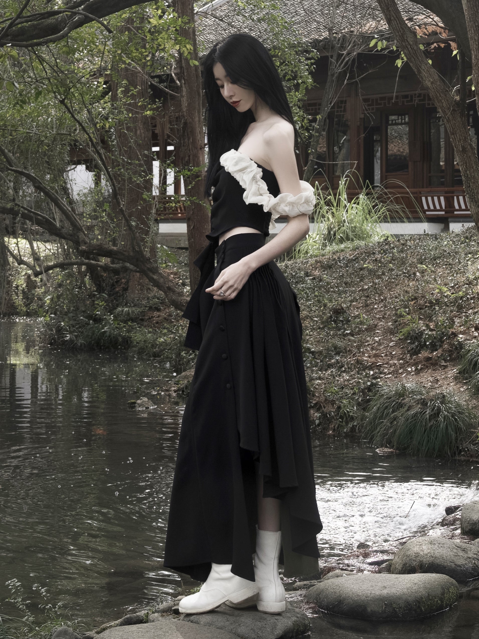 대비 색상 튜브 상단