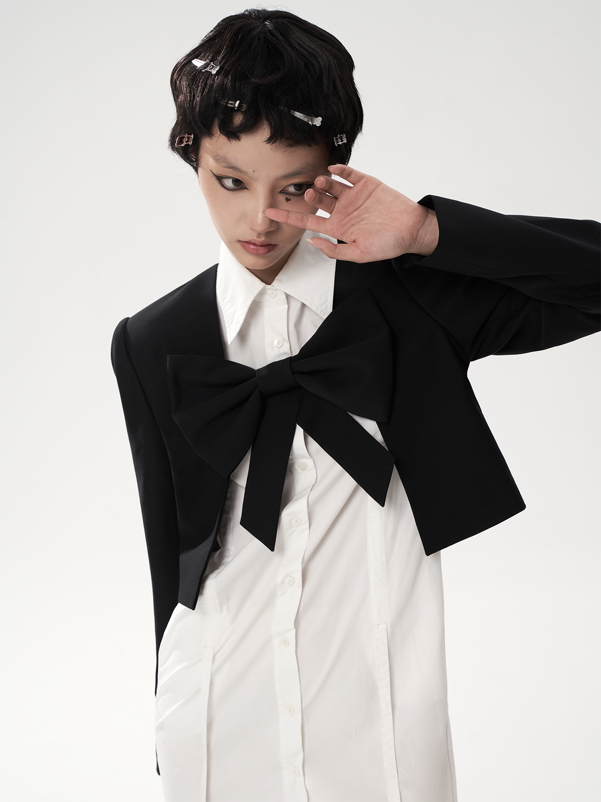 고리가없는 짧은 재킷