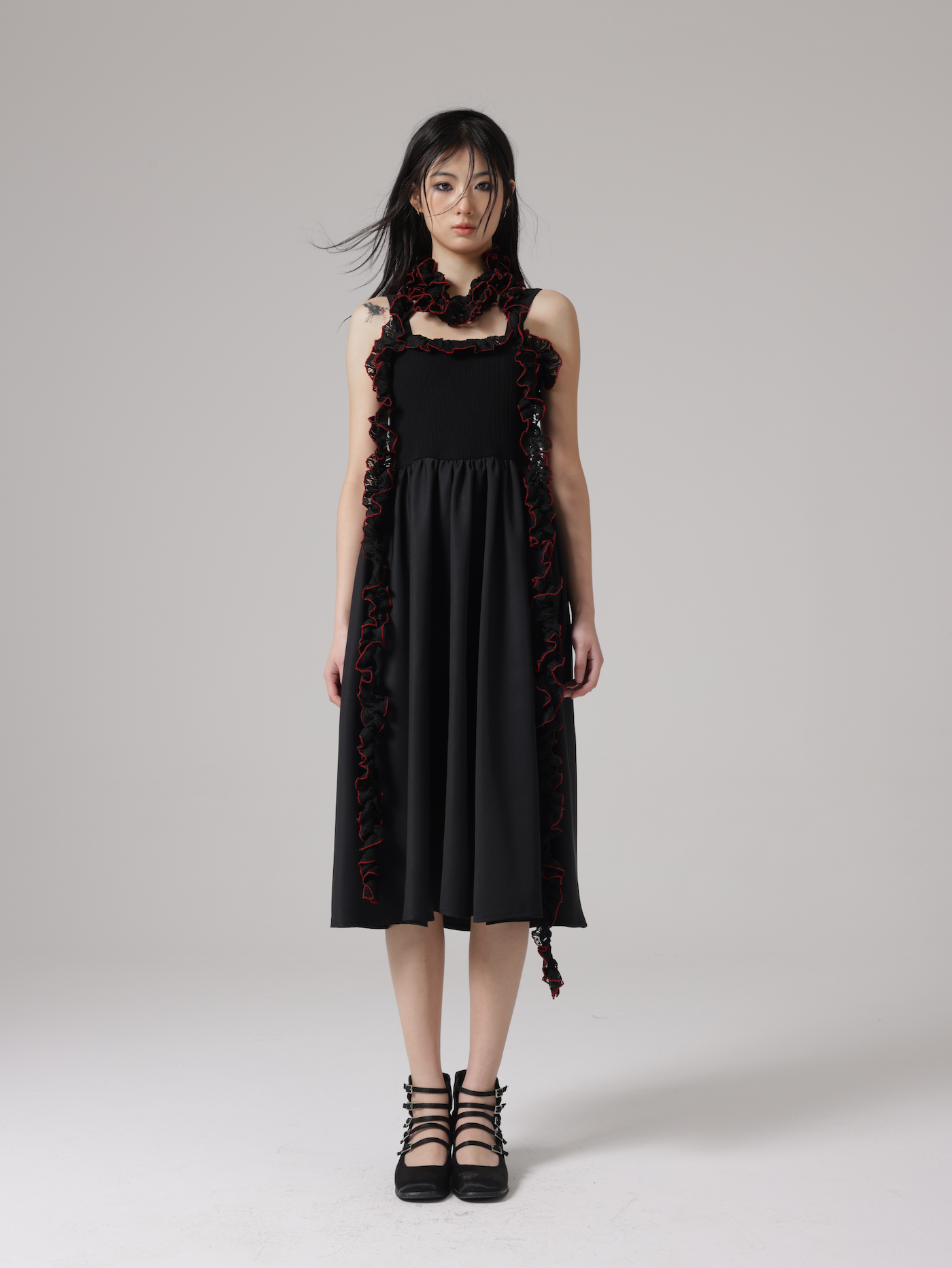 분리 가능한 레이스 스카프 서스펜더 드레스