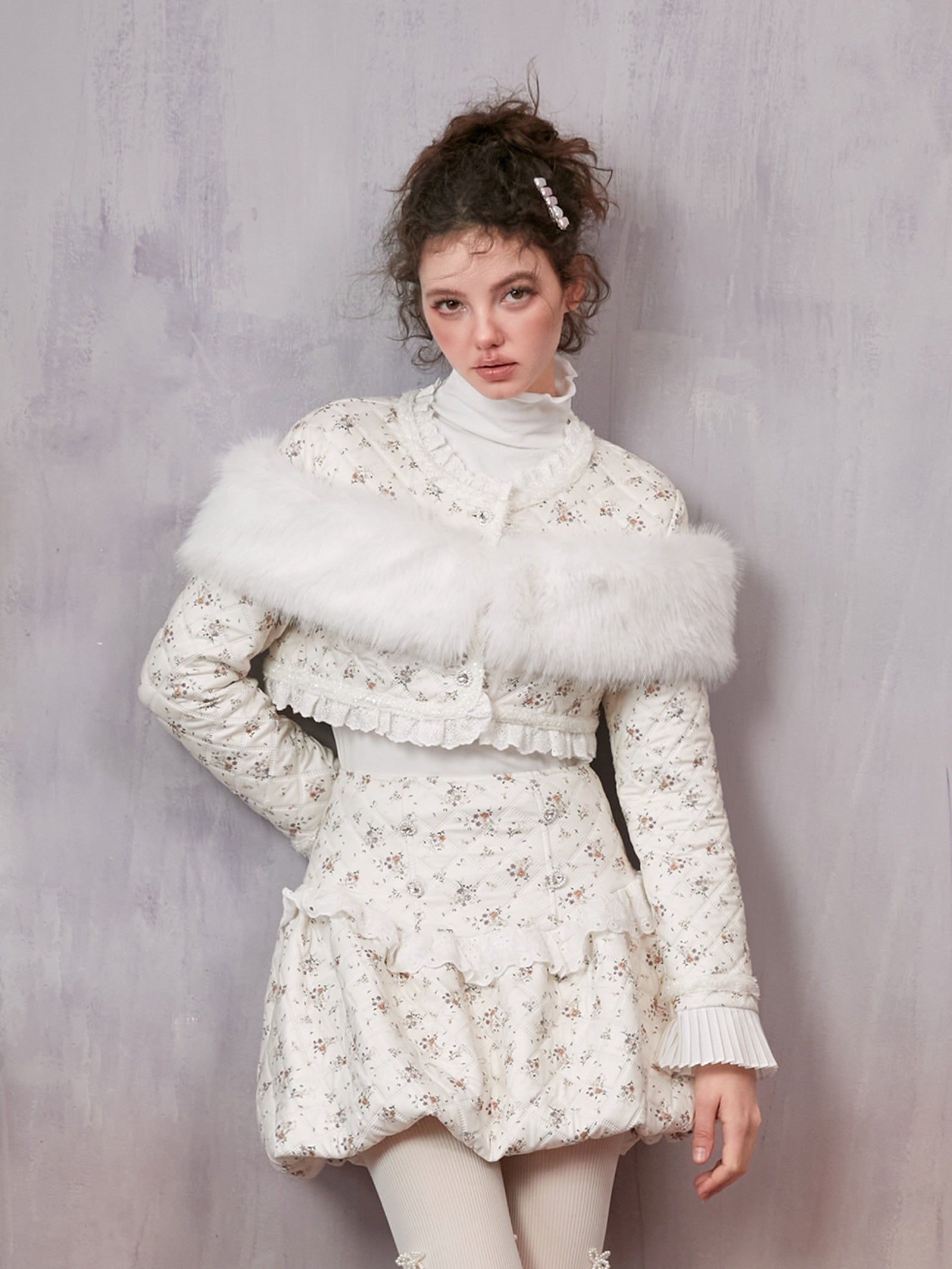 Veste courte et jupe courte en coton floral sans col