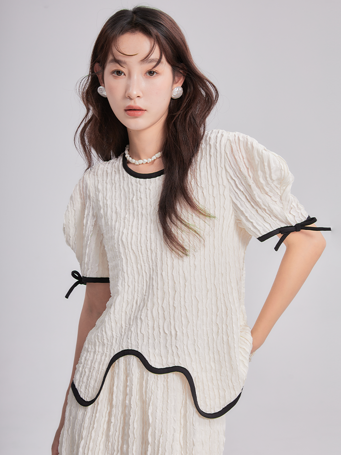 T-shirt et jupe de texture incurvée ondulée