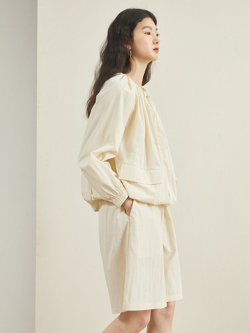 Draw String -Designjacke und kurze Hosen