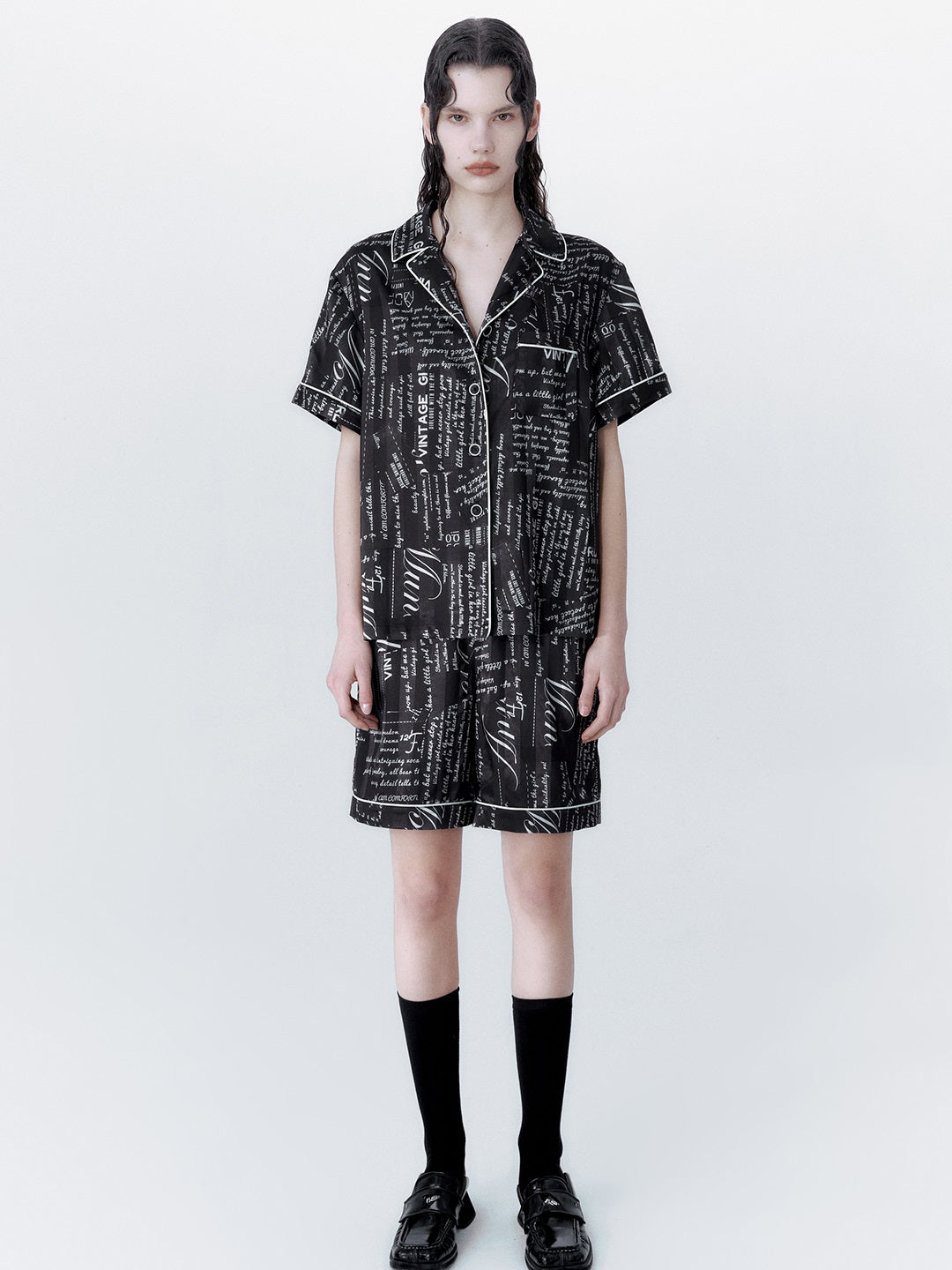 Lässige moderne Hemdhose