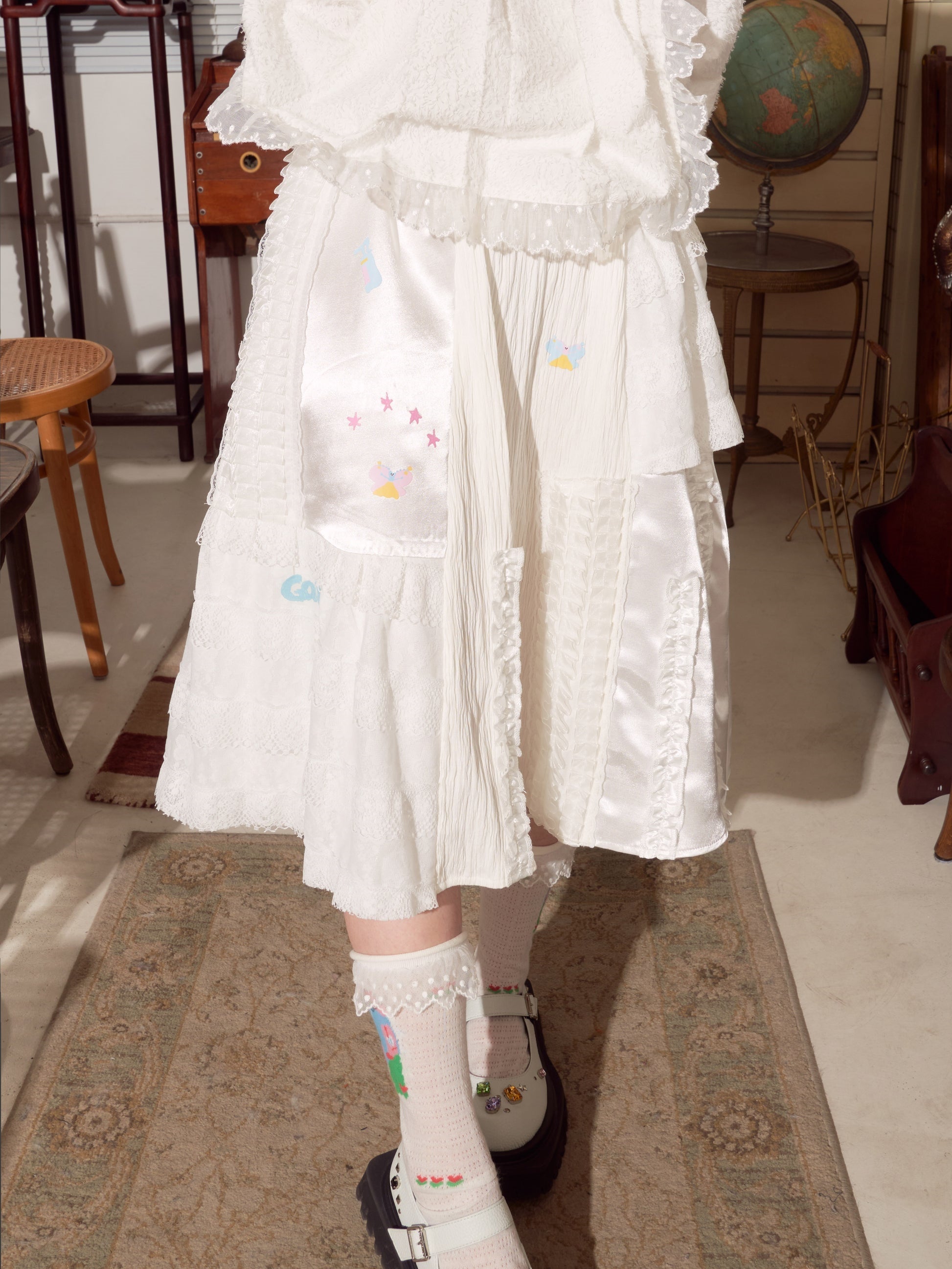 스티칭 레이스 새틴 반 치마를 인쇄합니다