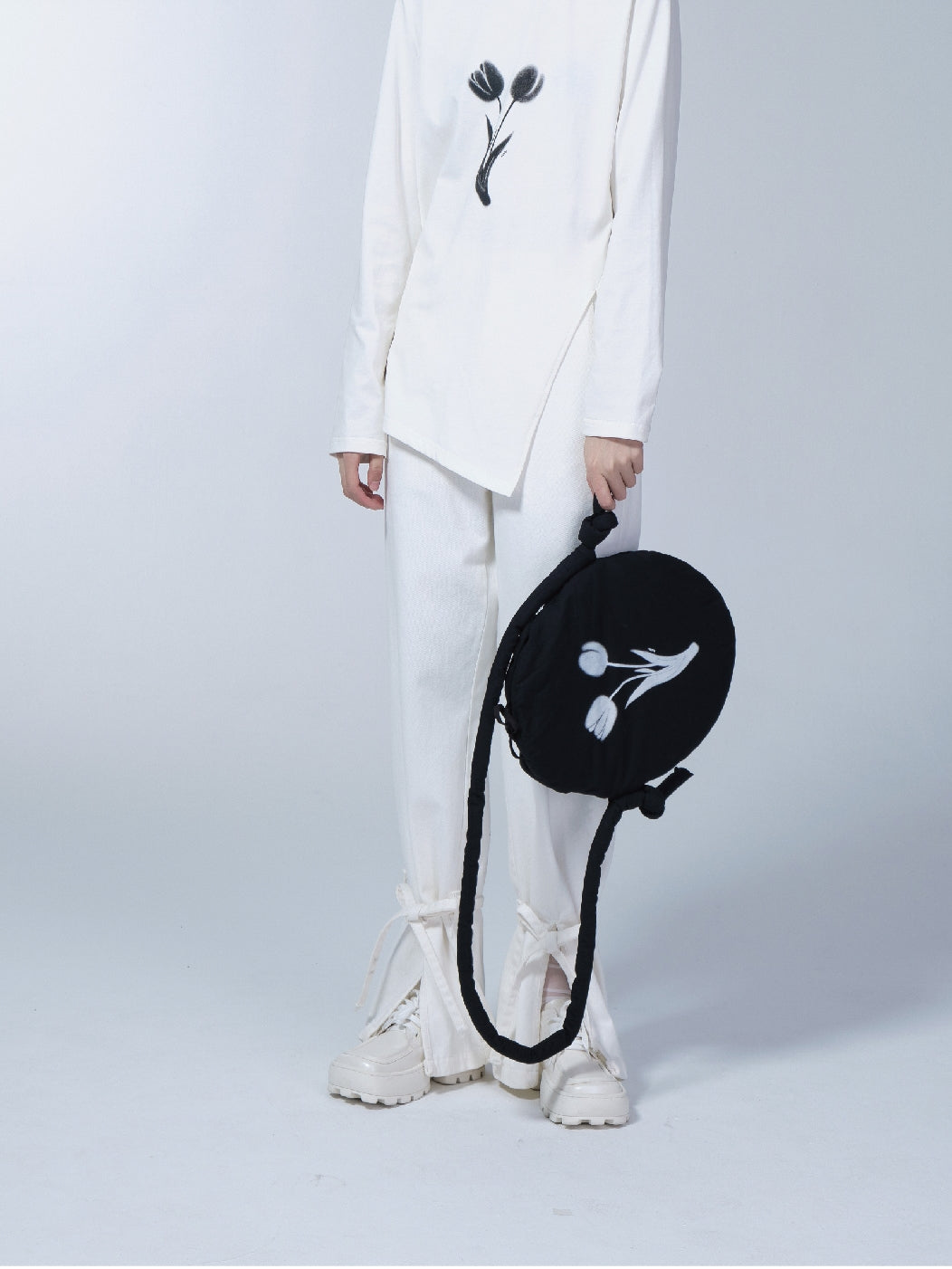 튤립 꽃 모노톤 달걀 모양의 가방