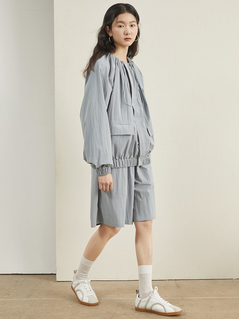 Draw String -Designjacke und kurze Hosen