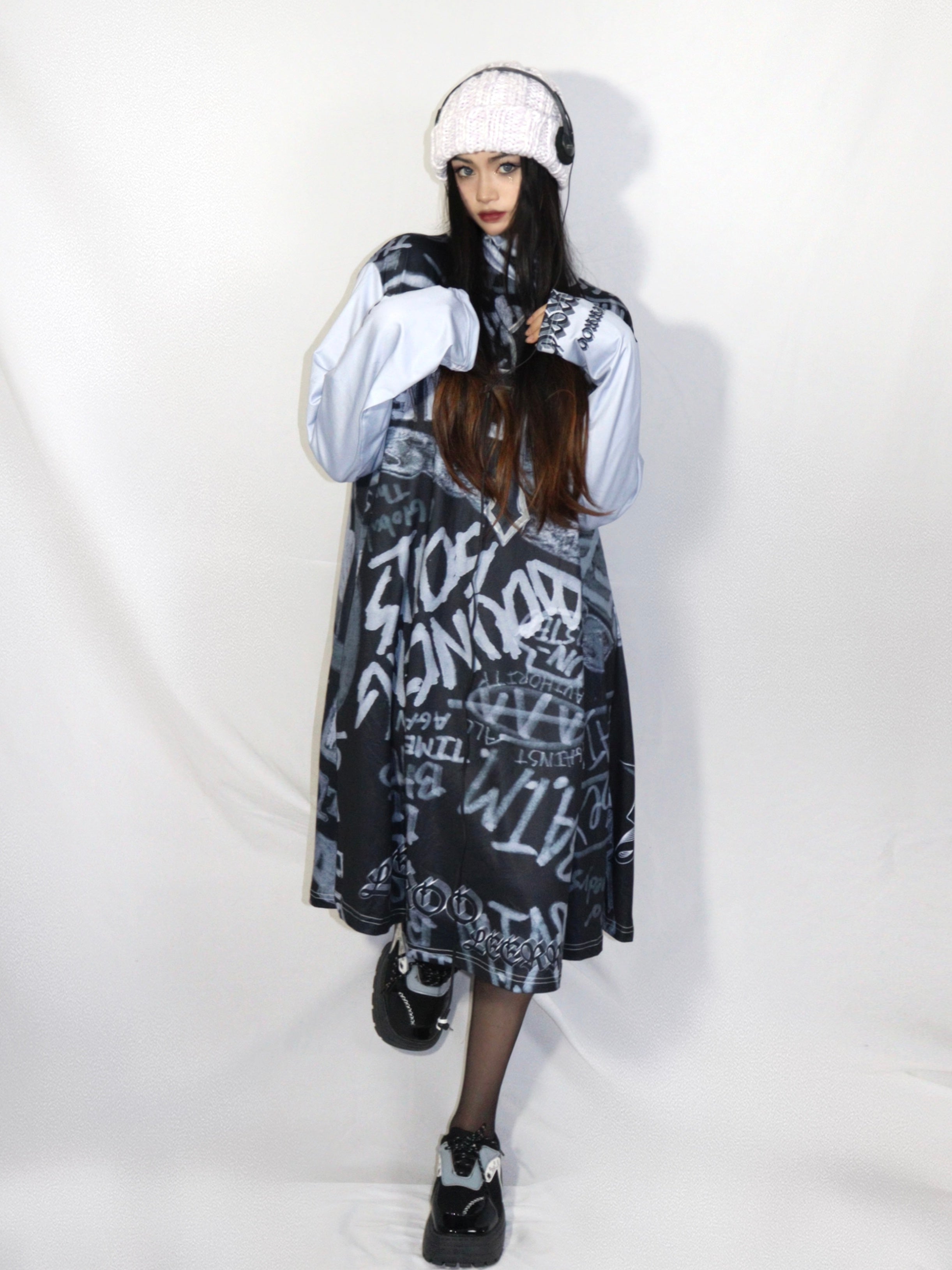 거리 낙서 긴 슬리드 바닥 드레스