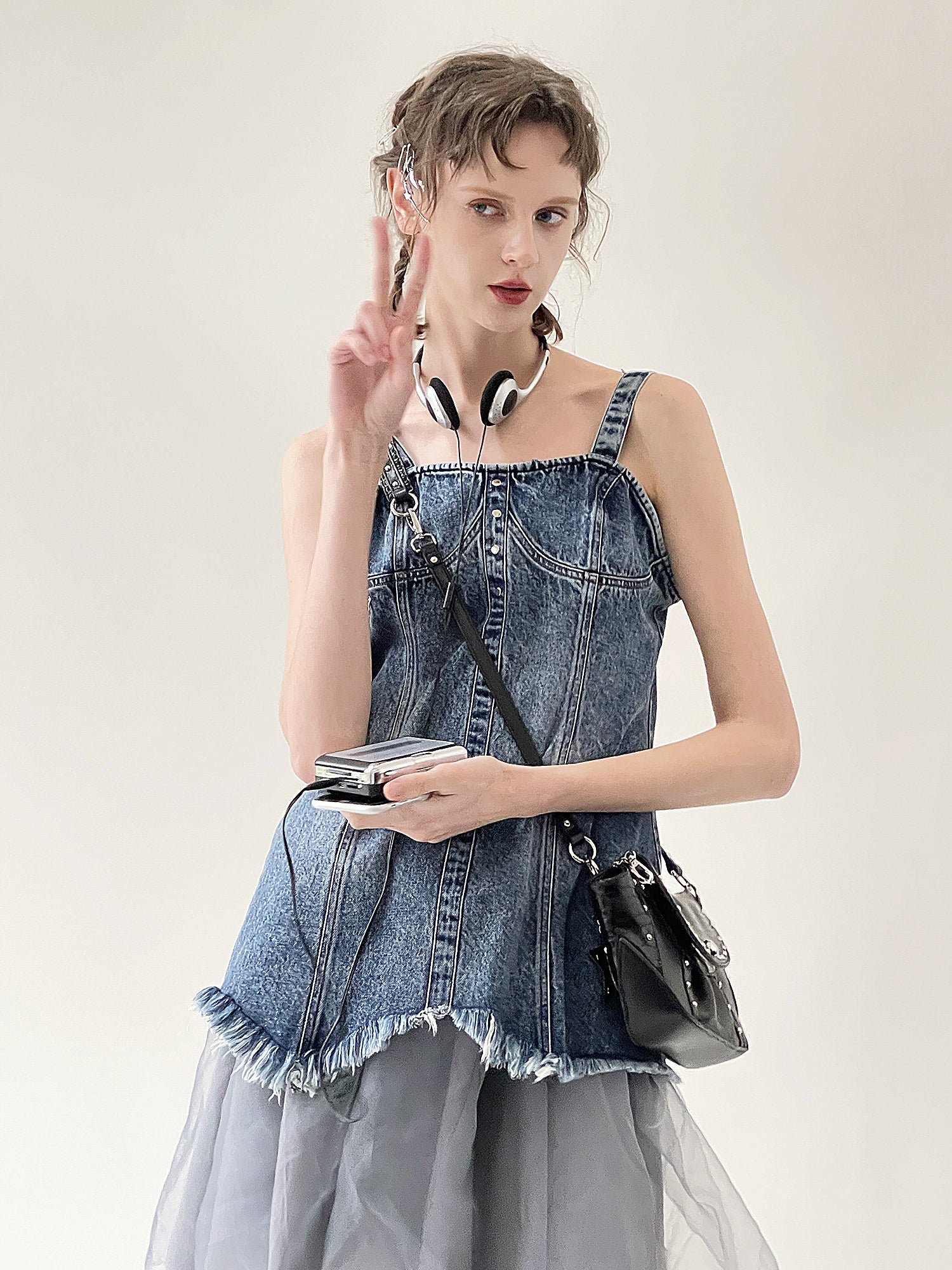 데님 서스펜더 스토프 및 짧은 치마