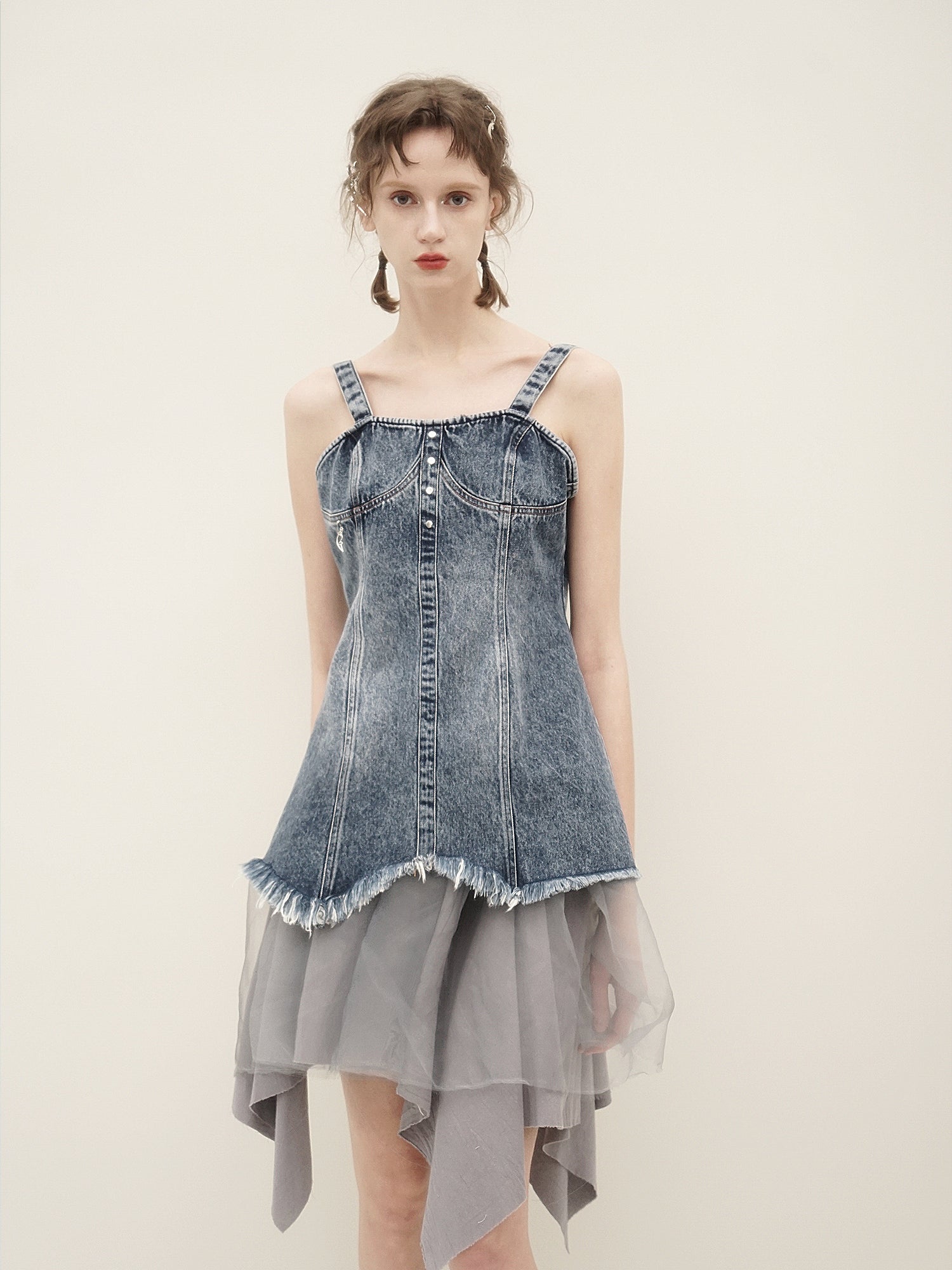 데님 서스펜더 스토프 및 짧은 치마