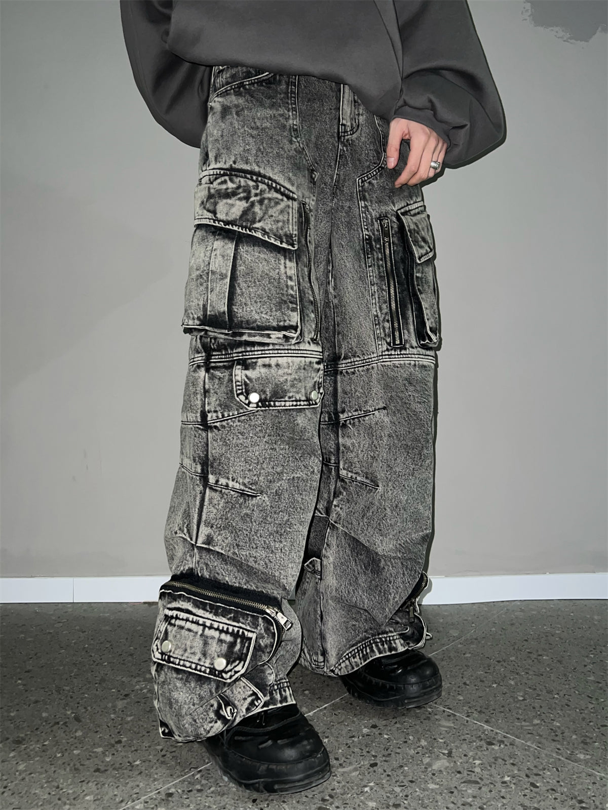 Work Style Multi-pocket Jeans