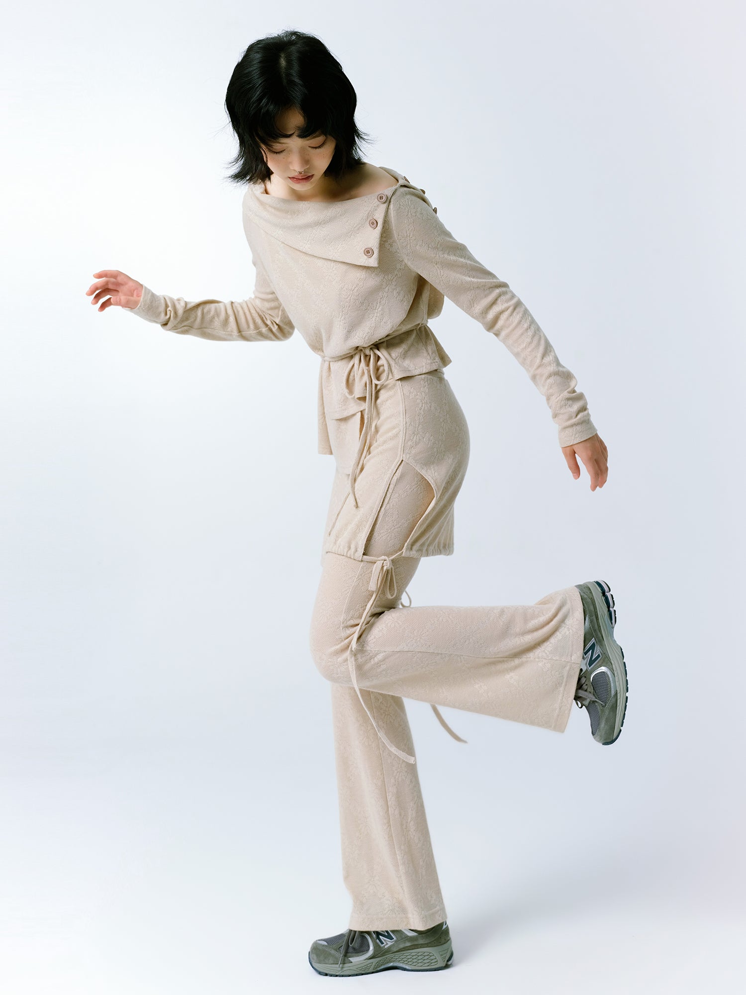 JACQUARD STRAPS ONE WORD COLLAR TOP & TROUSERS