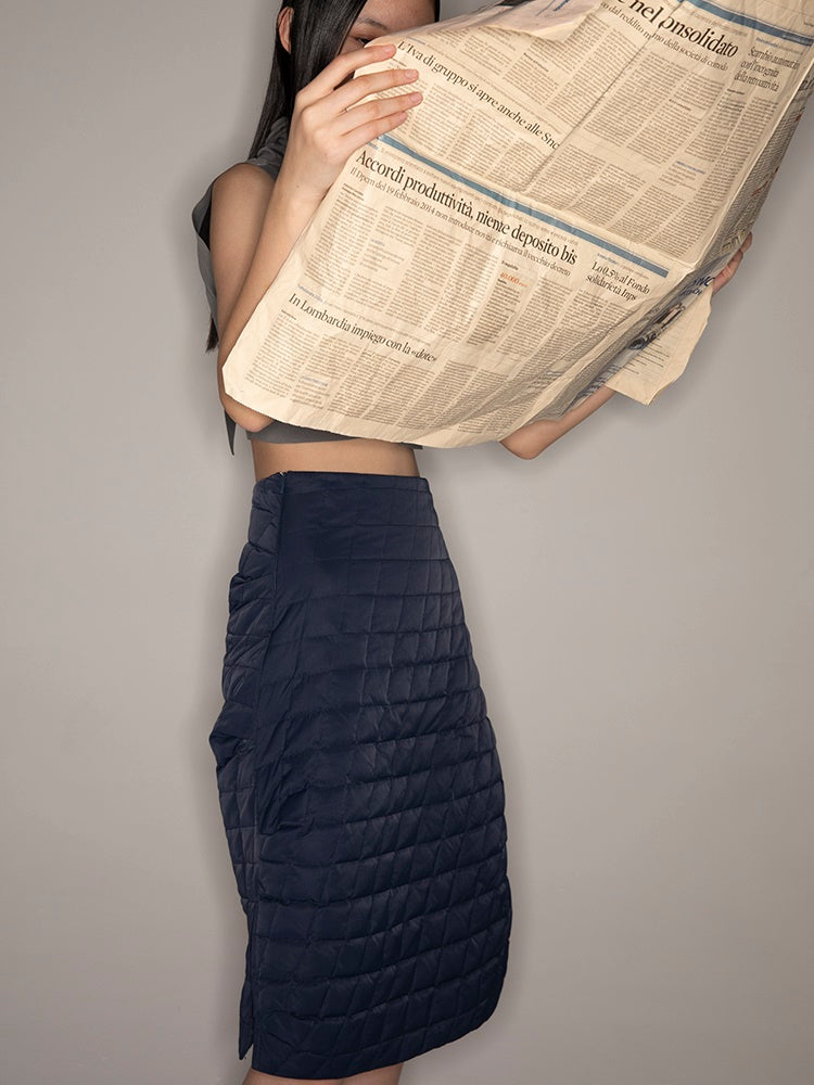 Stich gerade mitten in der Mitte der Länge des Nischenrocks