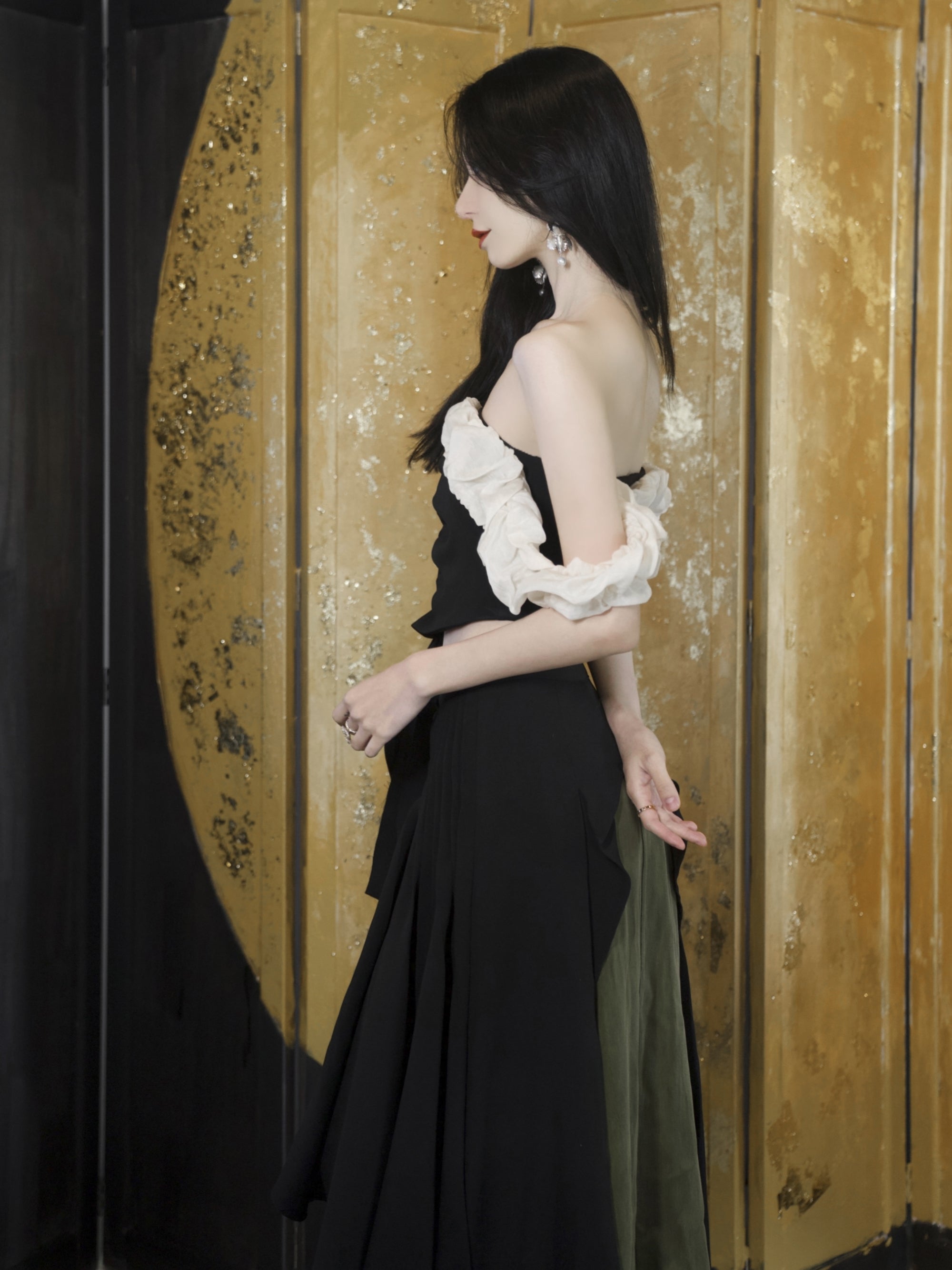 대비 색상 튜브 상단