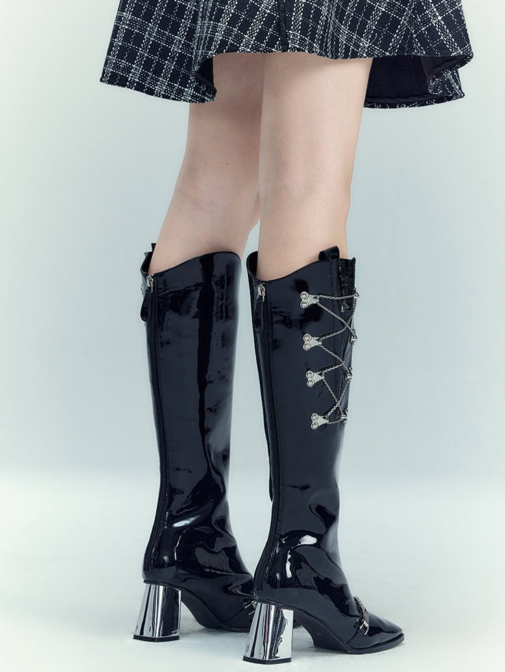 반짝이는 특허 가죽 기사 부츠