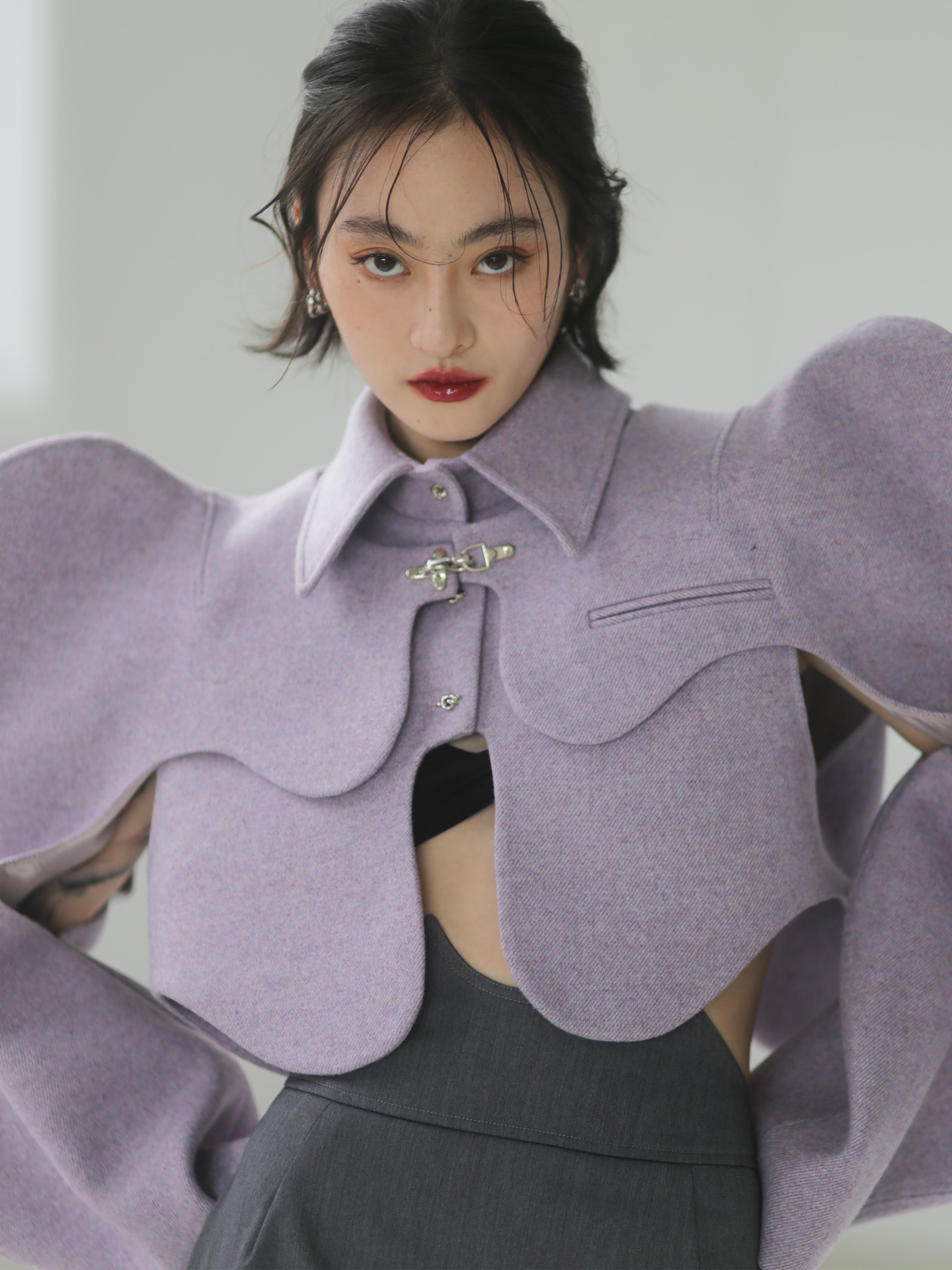 기하학적 아크 중공 2 피스 짧은 모직 코트