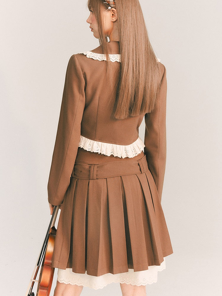 Veste courte à lame et jupe à plis