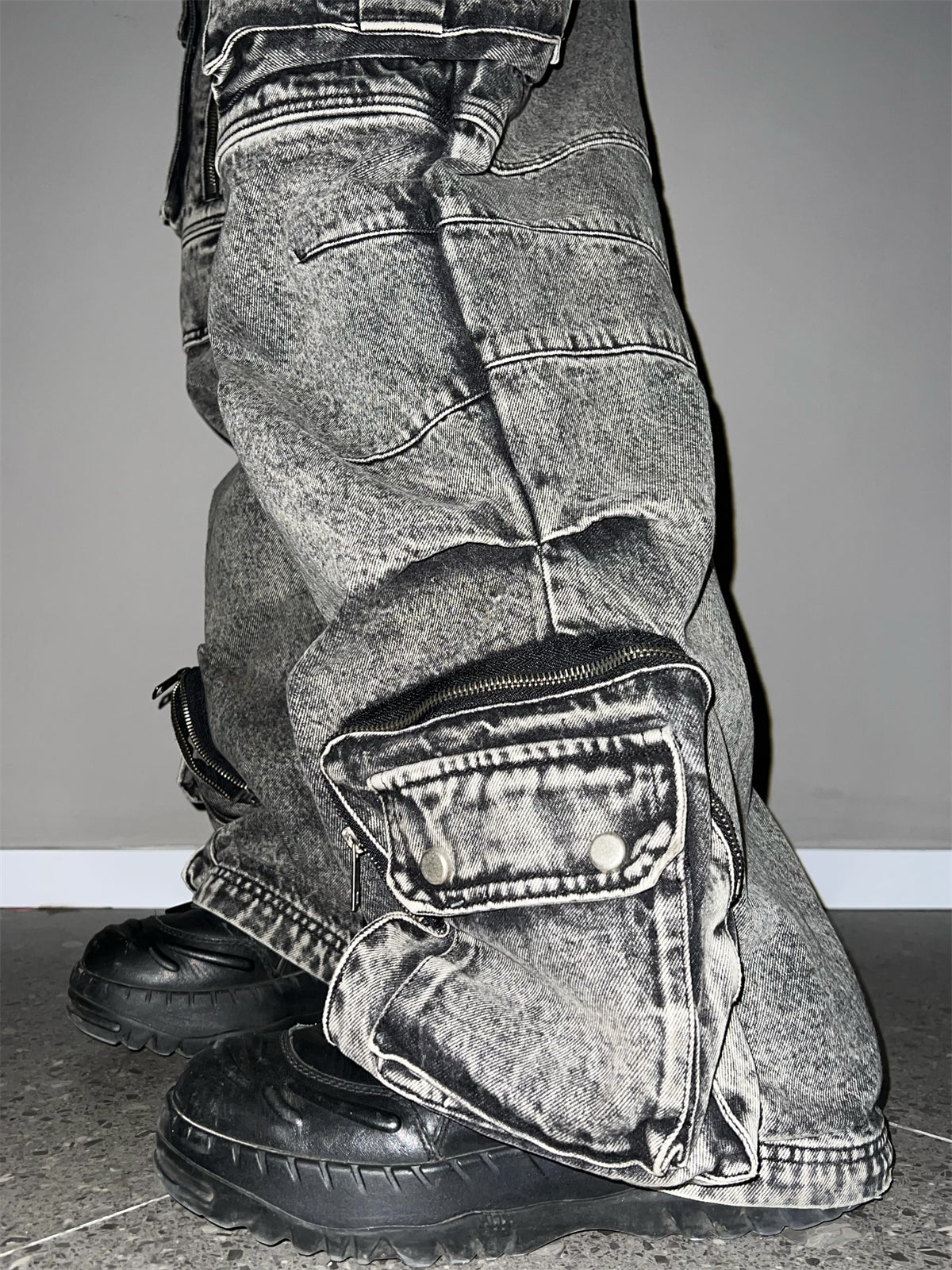 Work Style Multi-pocket Jeans