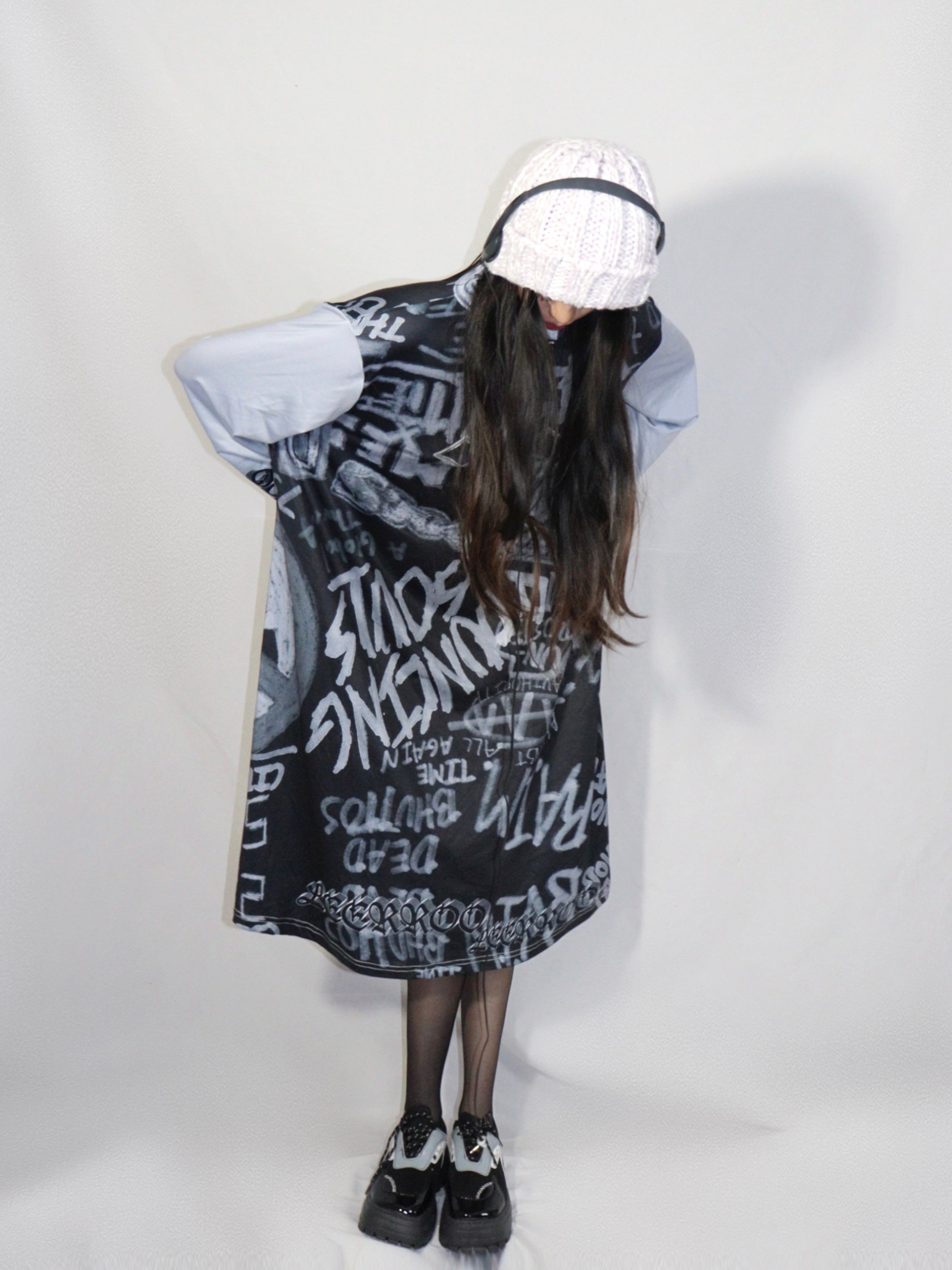 거리 낙서 긴 슬리드 바닥 드레스