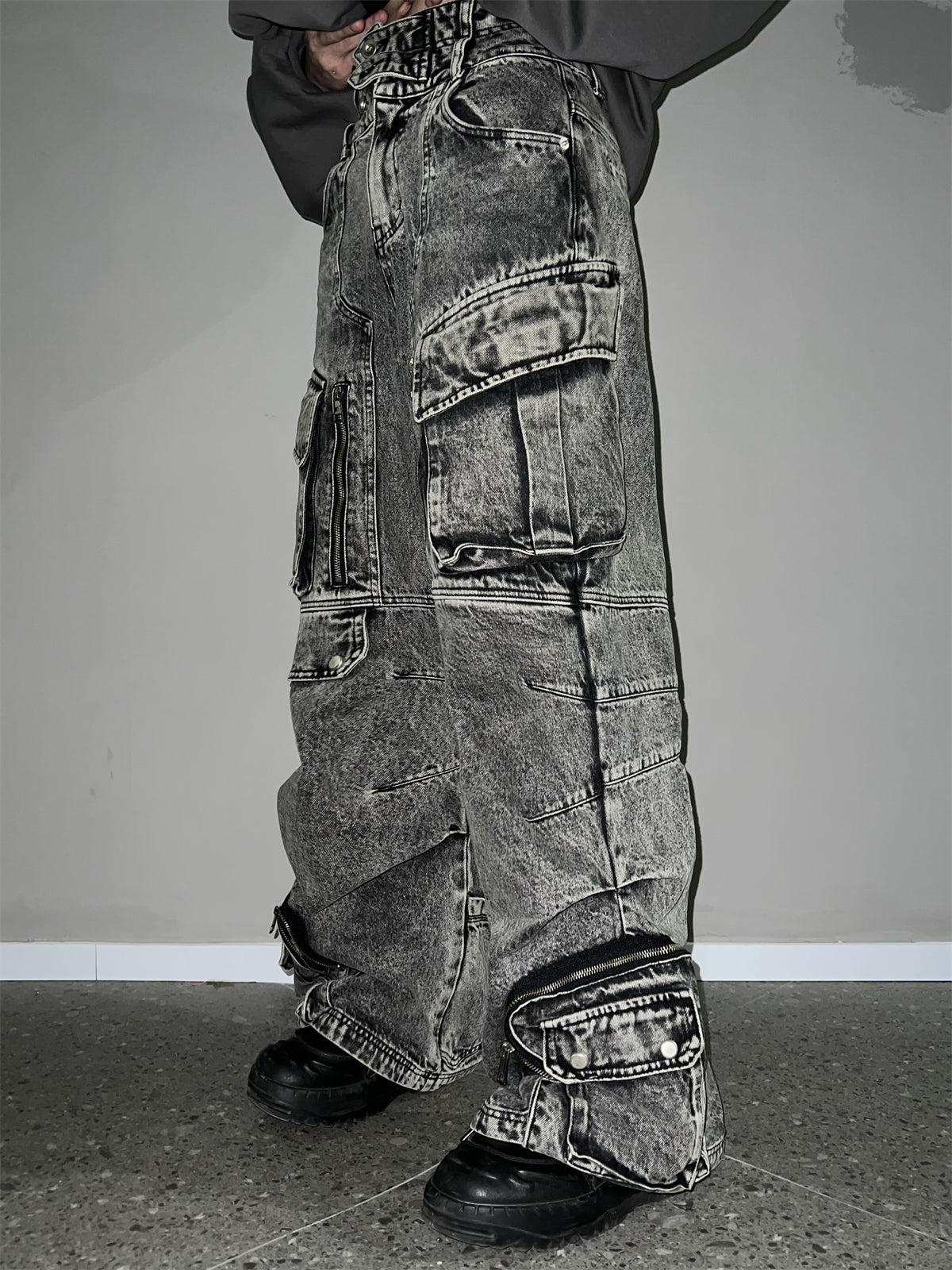 Work Style Multi-pocket Jeans