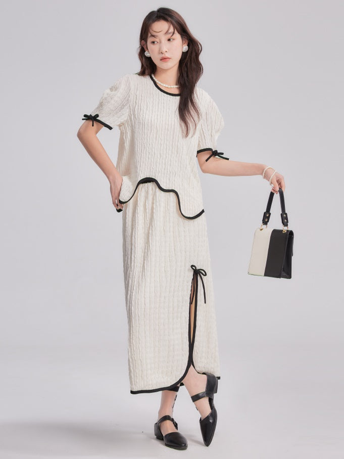 T-shirt et jupe de texture incurvée ondulée