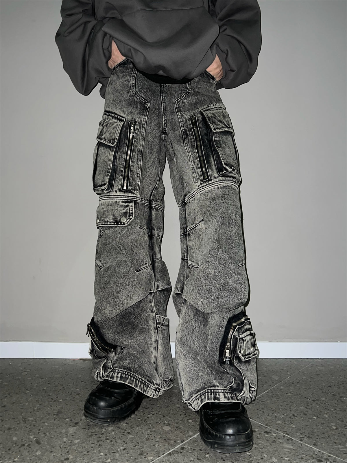 Work Style Multi-pocket Jeans