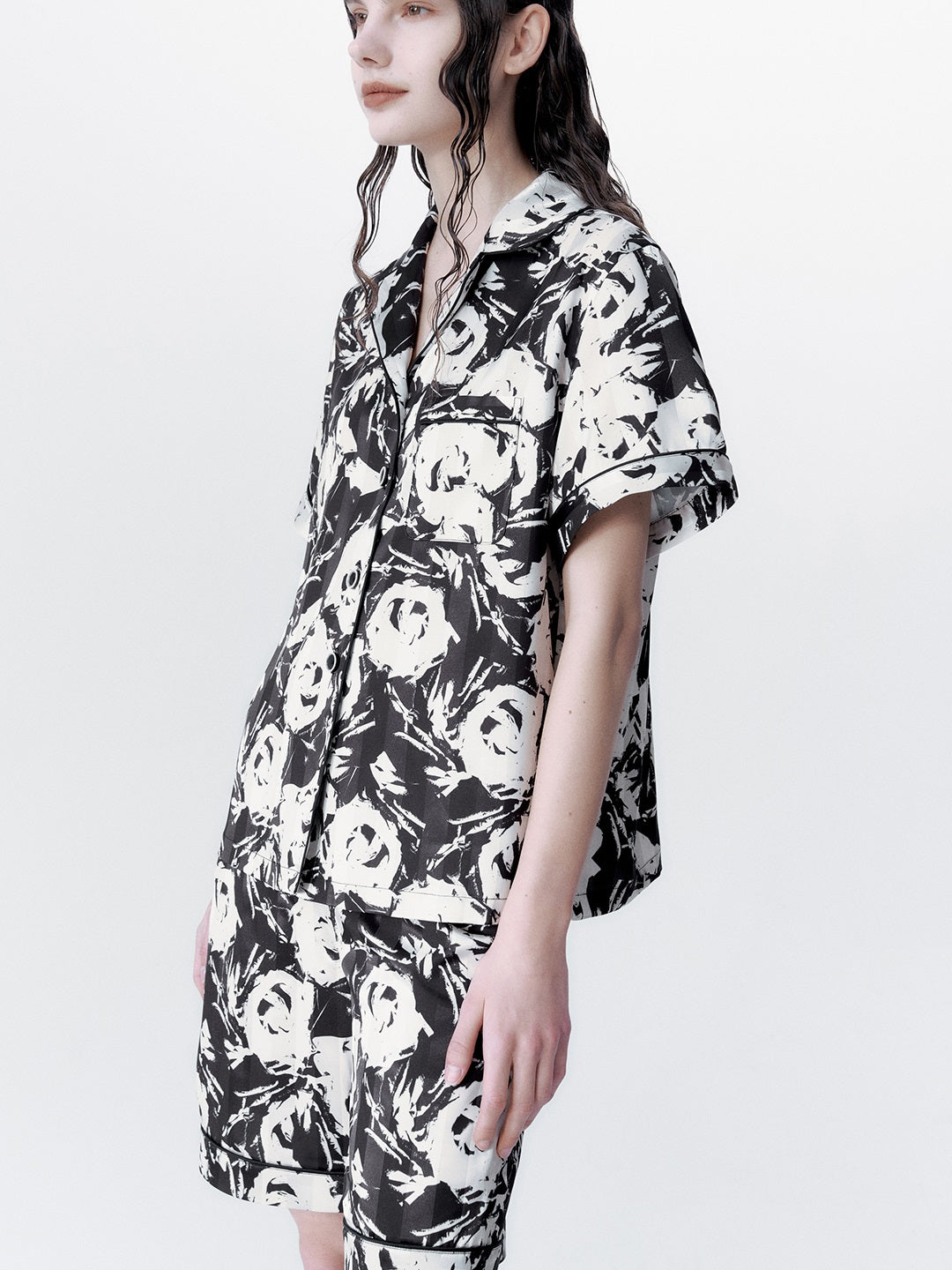 Lässige moderne Hemdhose