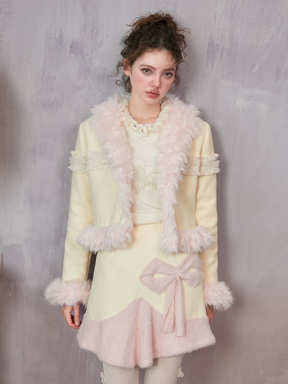 Veste et jupe rembourrées en fourrure