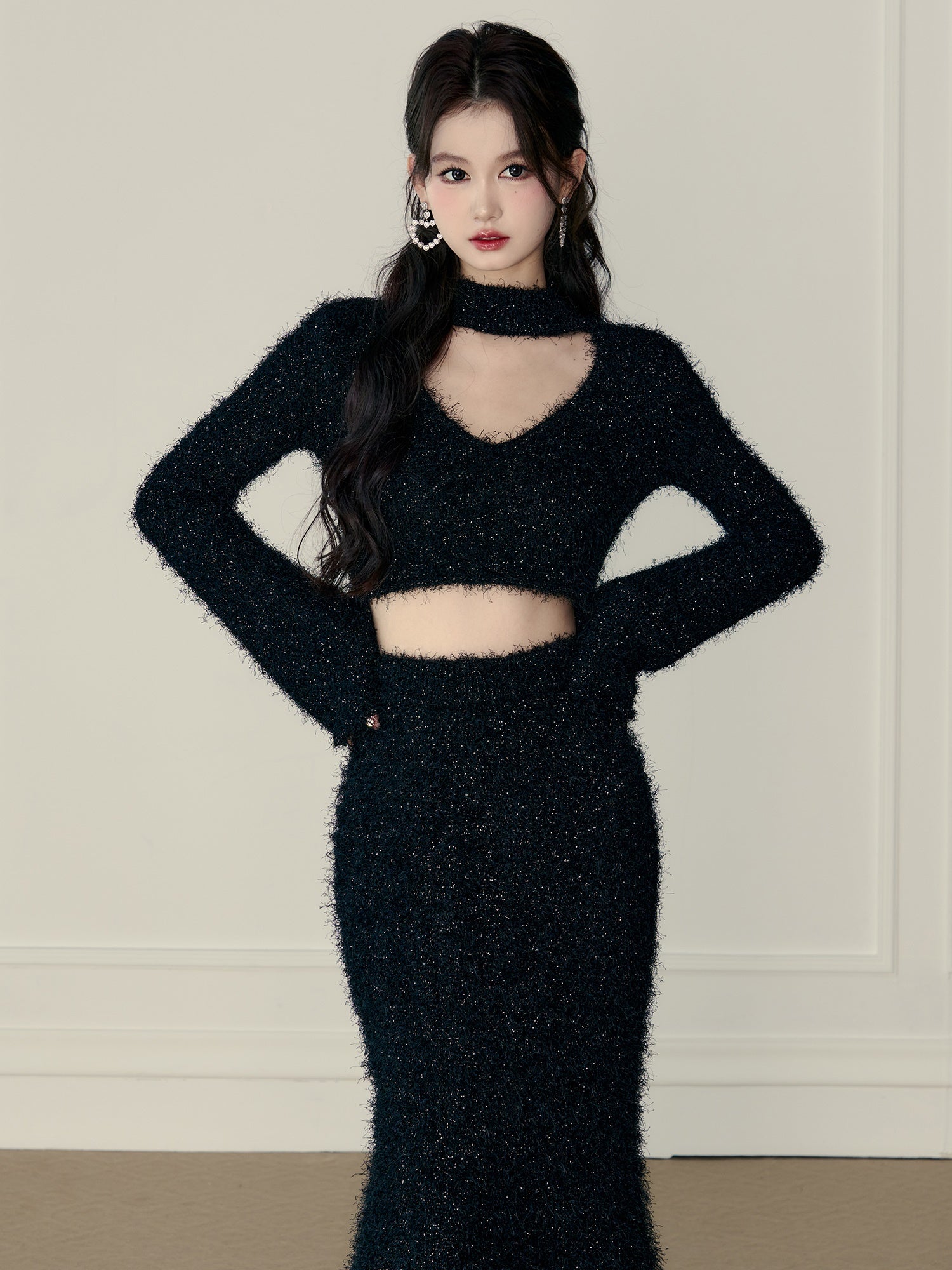 V-Ausschnitt Short Strick & Fransenrock