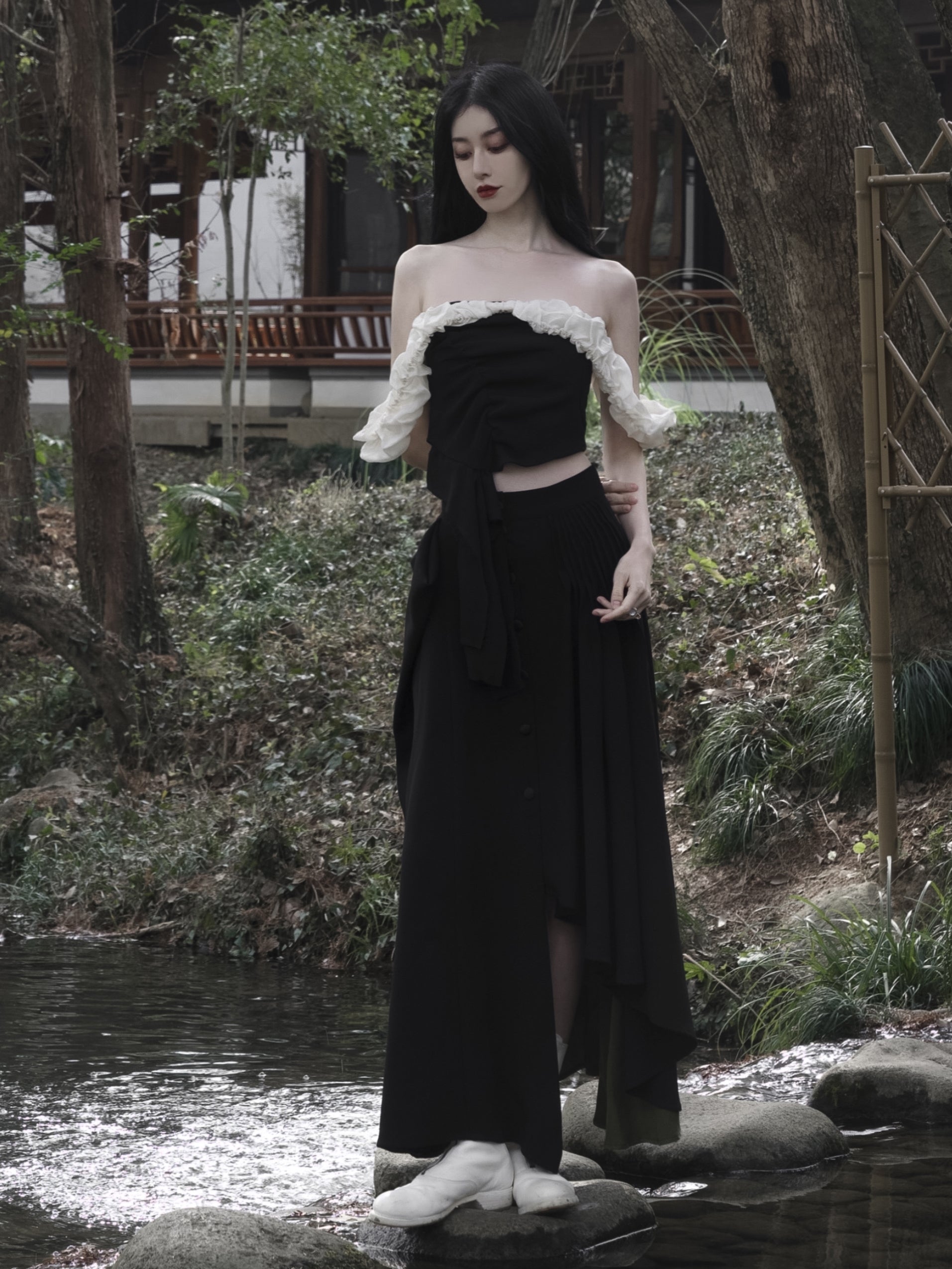 대비 색상 튜브 상단