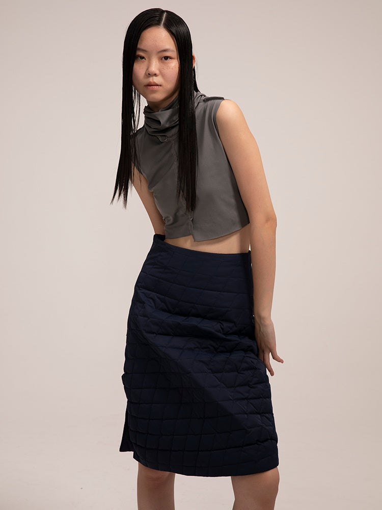 Stich gerade mitten in der Mitte der Länge des Nischenrocks