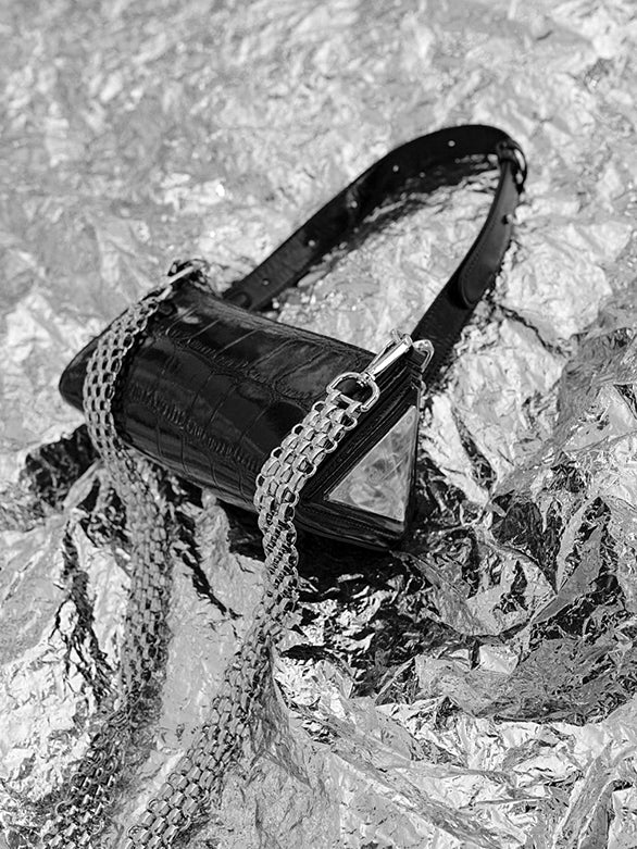 삼각형 어깨 가방