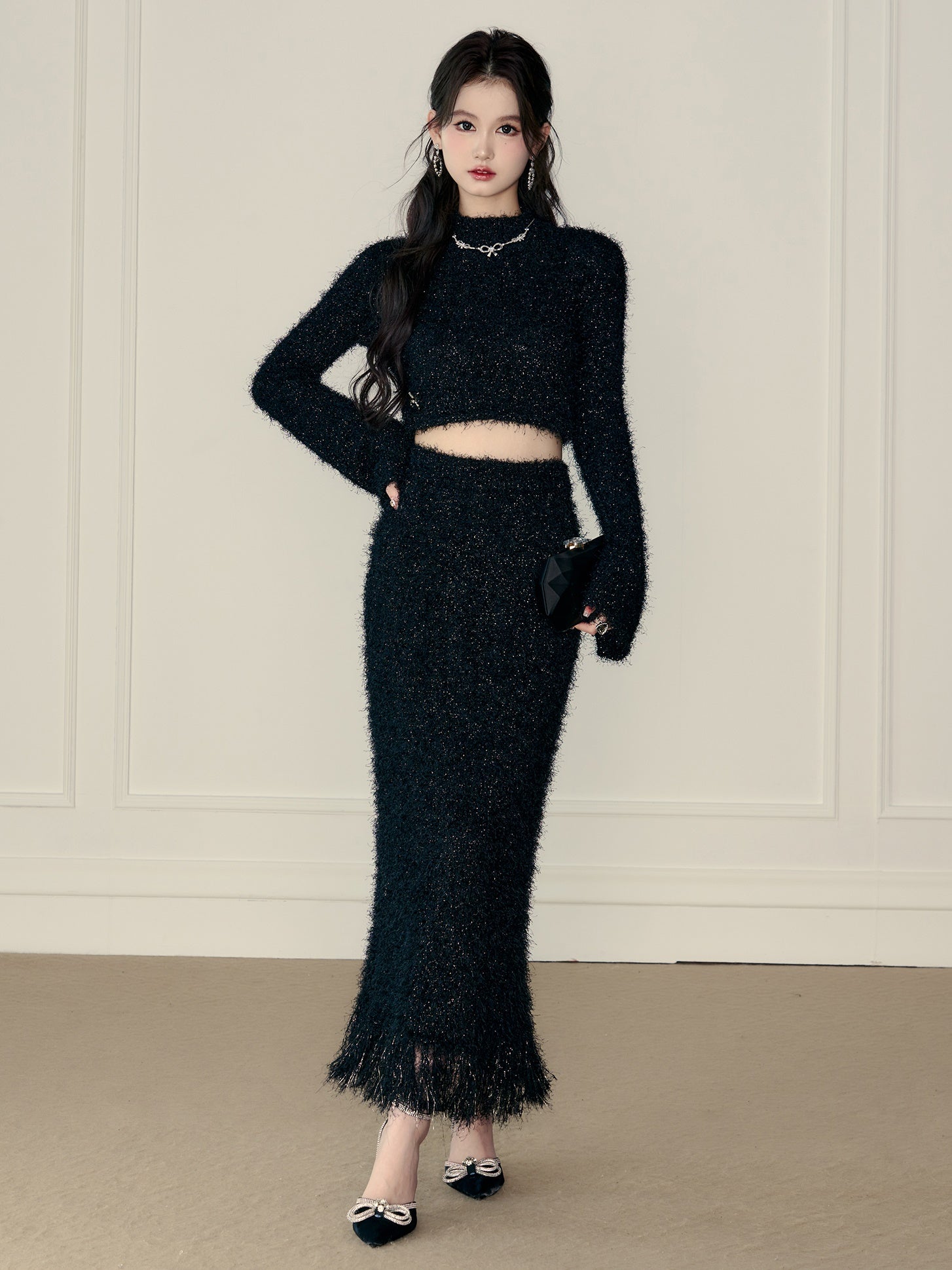 V-Ausschnitt Short Strick & Fransenrock