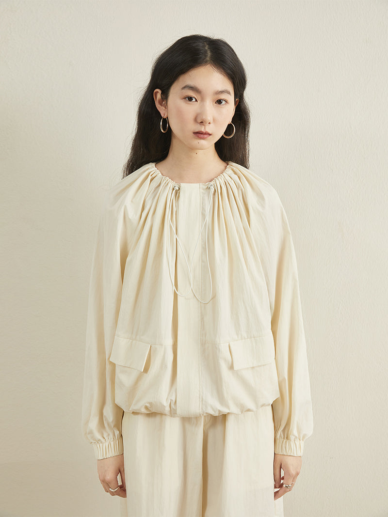 Draw String -Designjacke und kurze Hosen