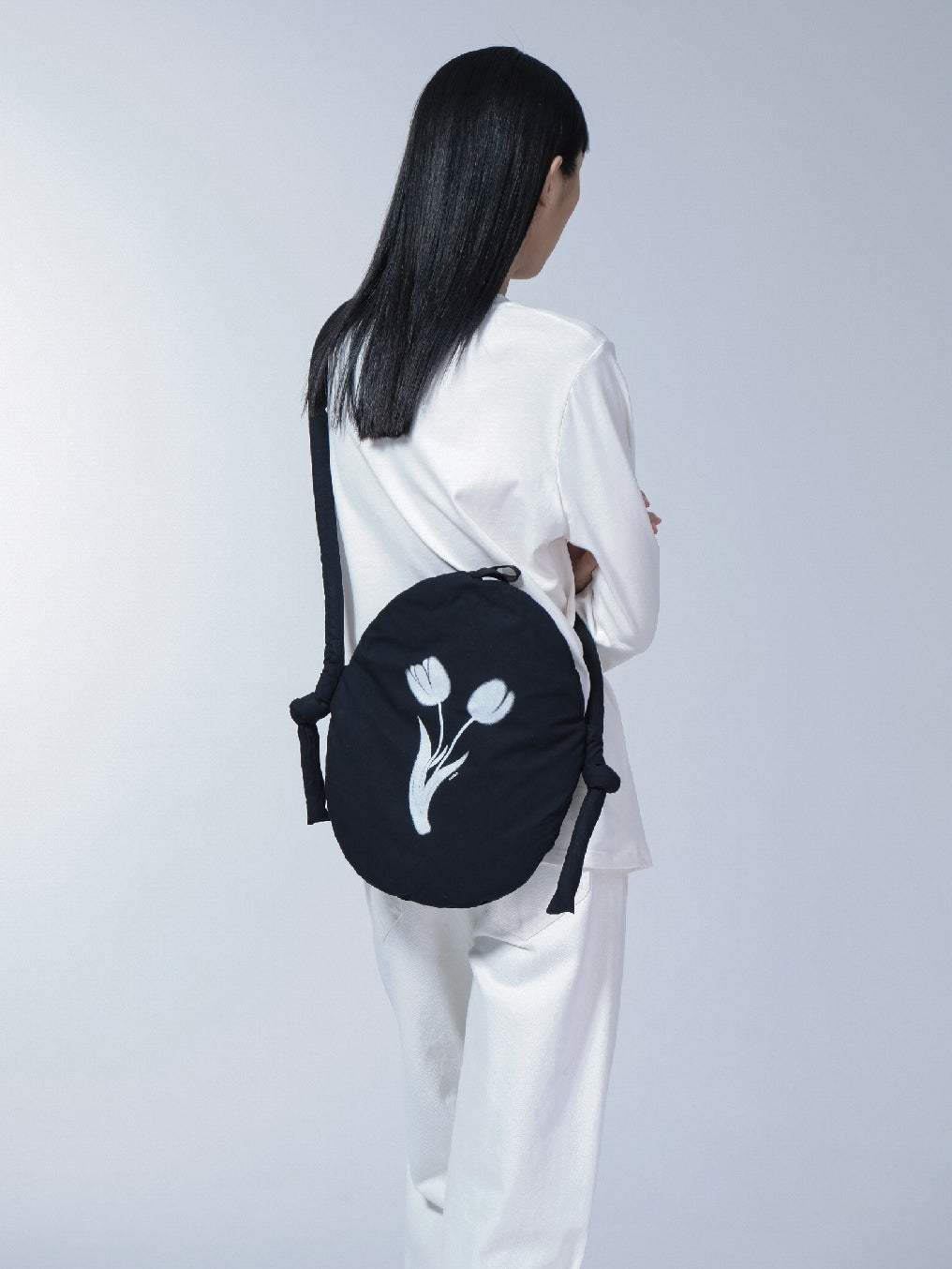 튤립 꽃 모노톤 달걀 모양의 가방