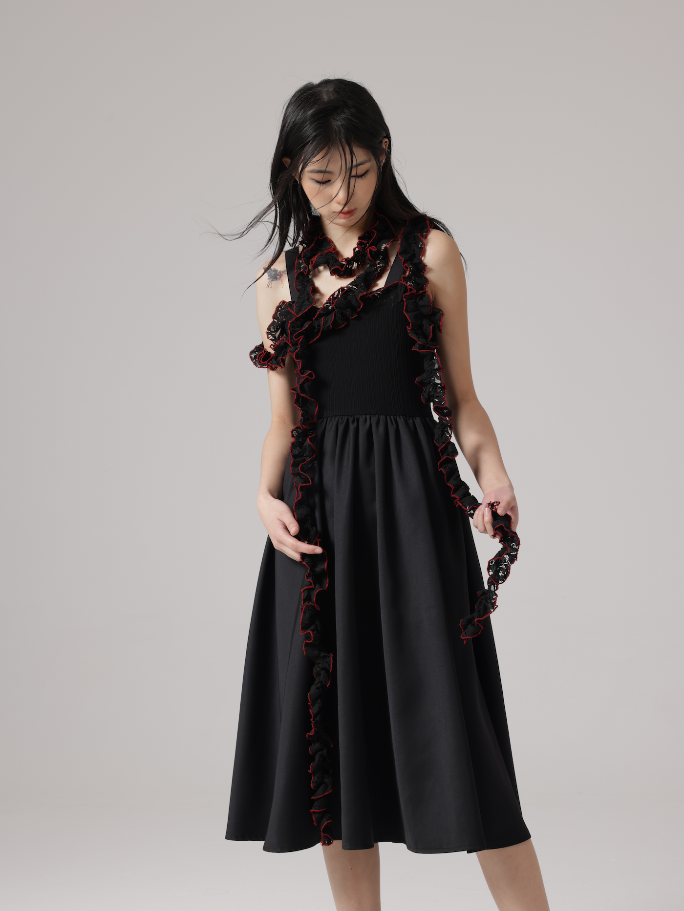 분리 가능한 레이스 스카프 서스펜더 드레스