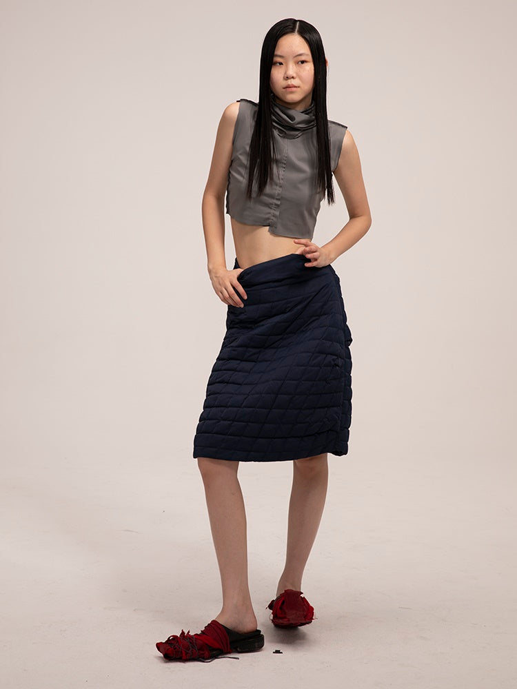 Stich gerade mitten in der Mitte der Länge des Nischenrocks