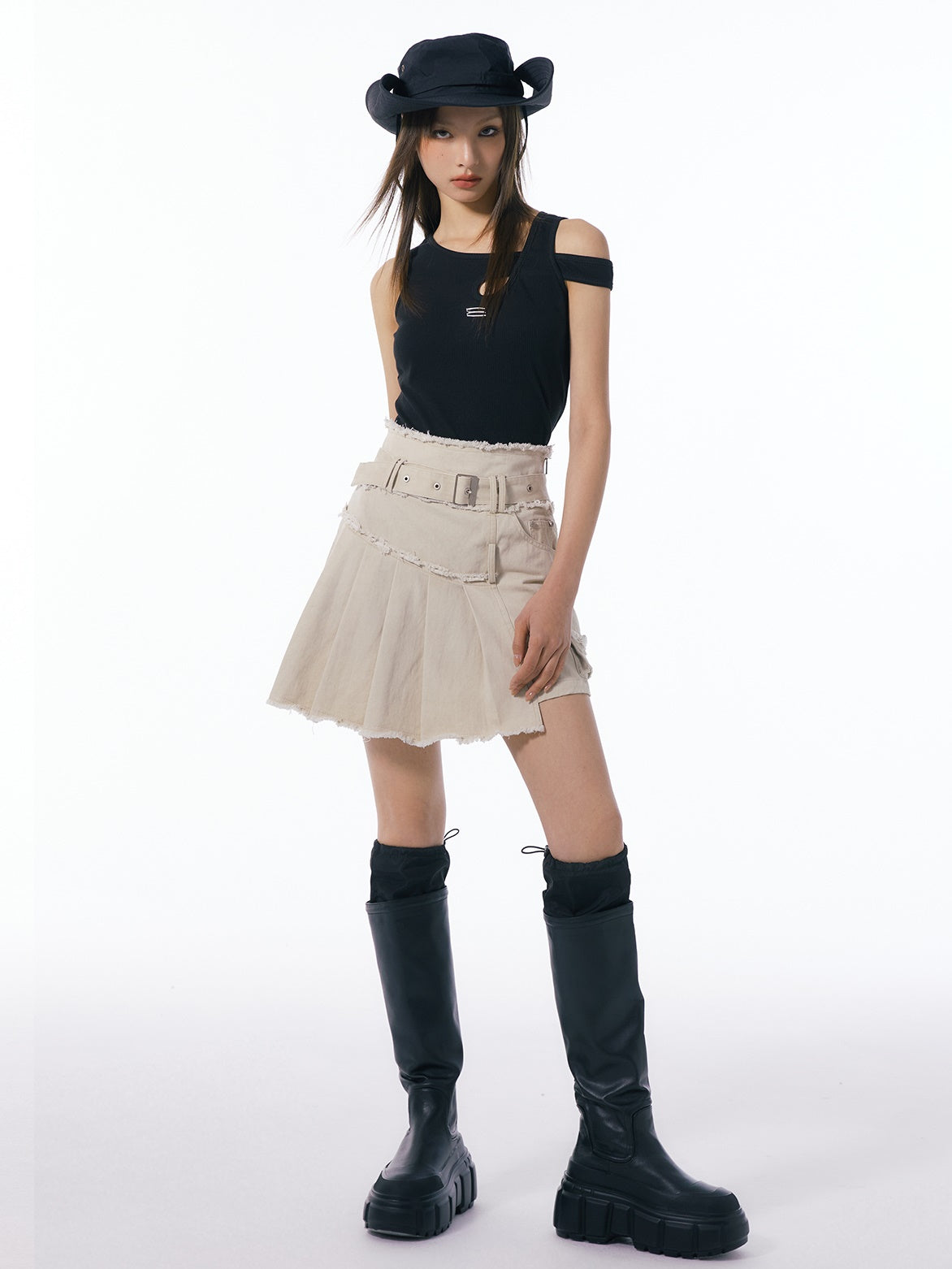 PLEATED SKIRT WITH BELT