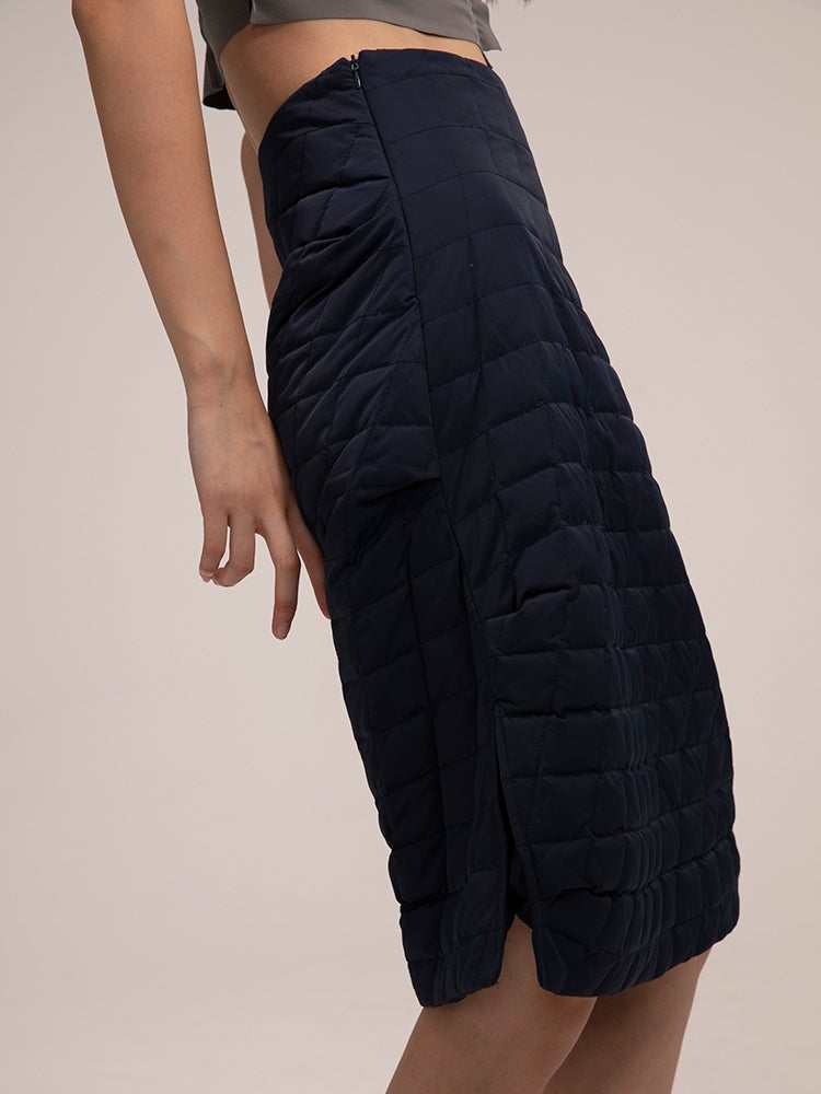 Stich gerade mitten in der Mitte der Länge des Nischenrocks