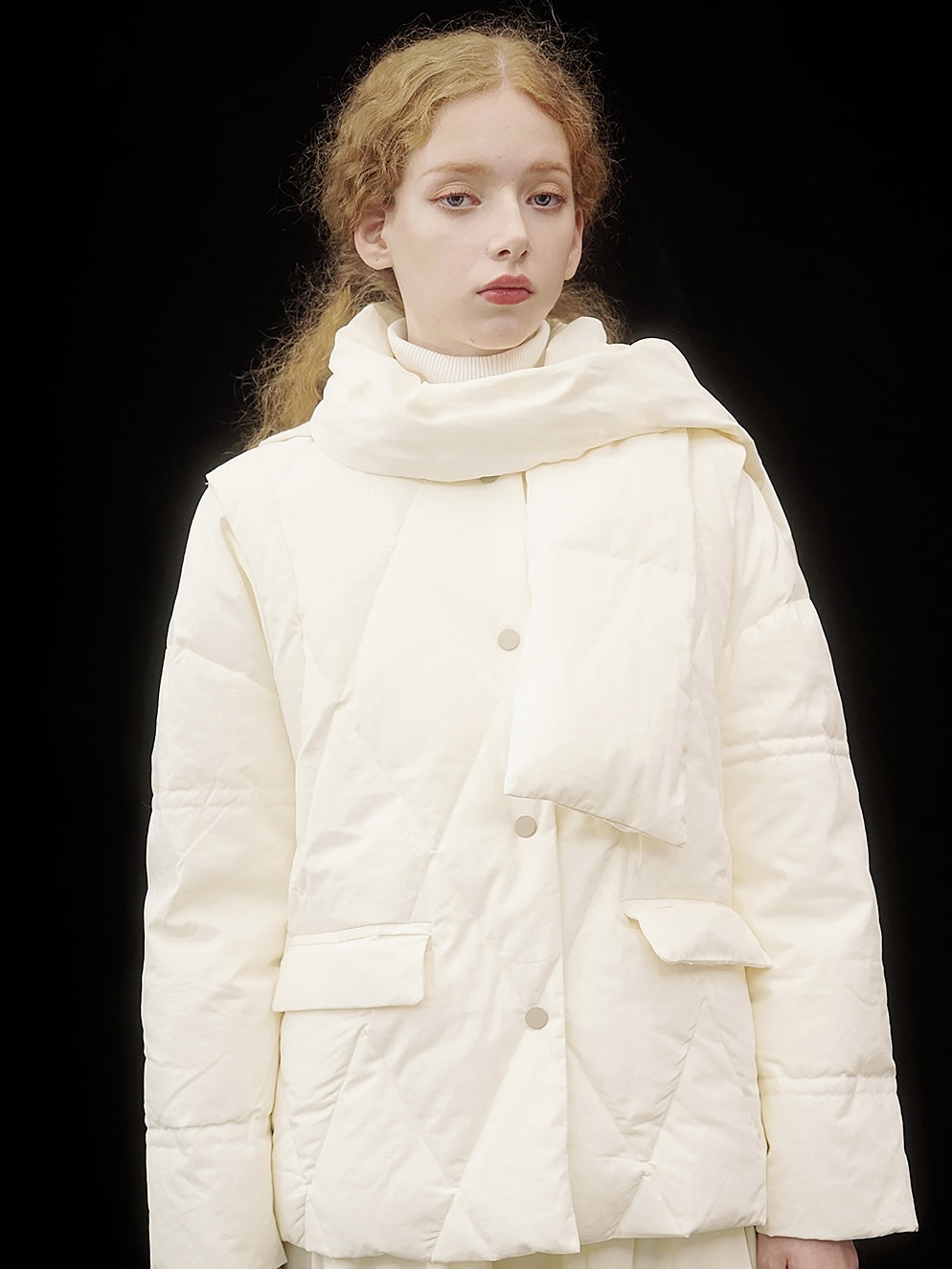 흰 오리 다운 스카프