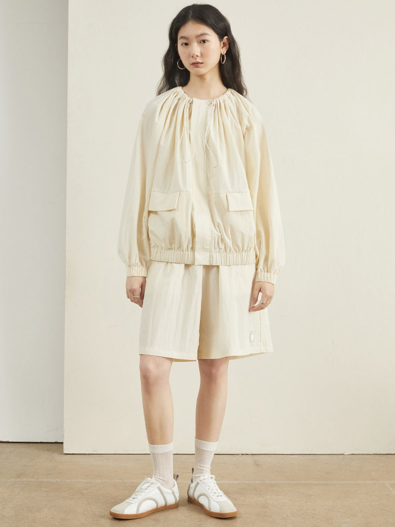 Draw String -Designjacke und kurze Hosen