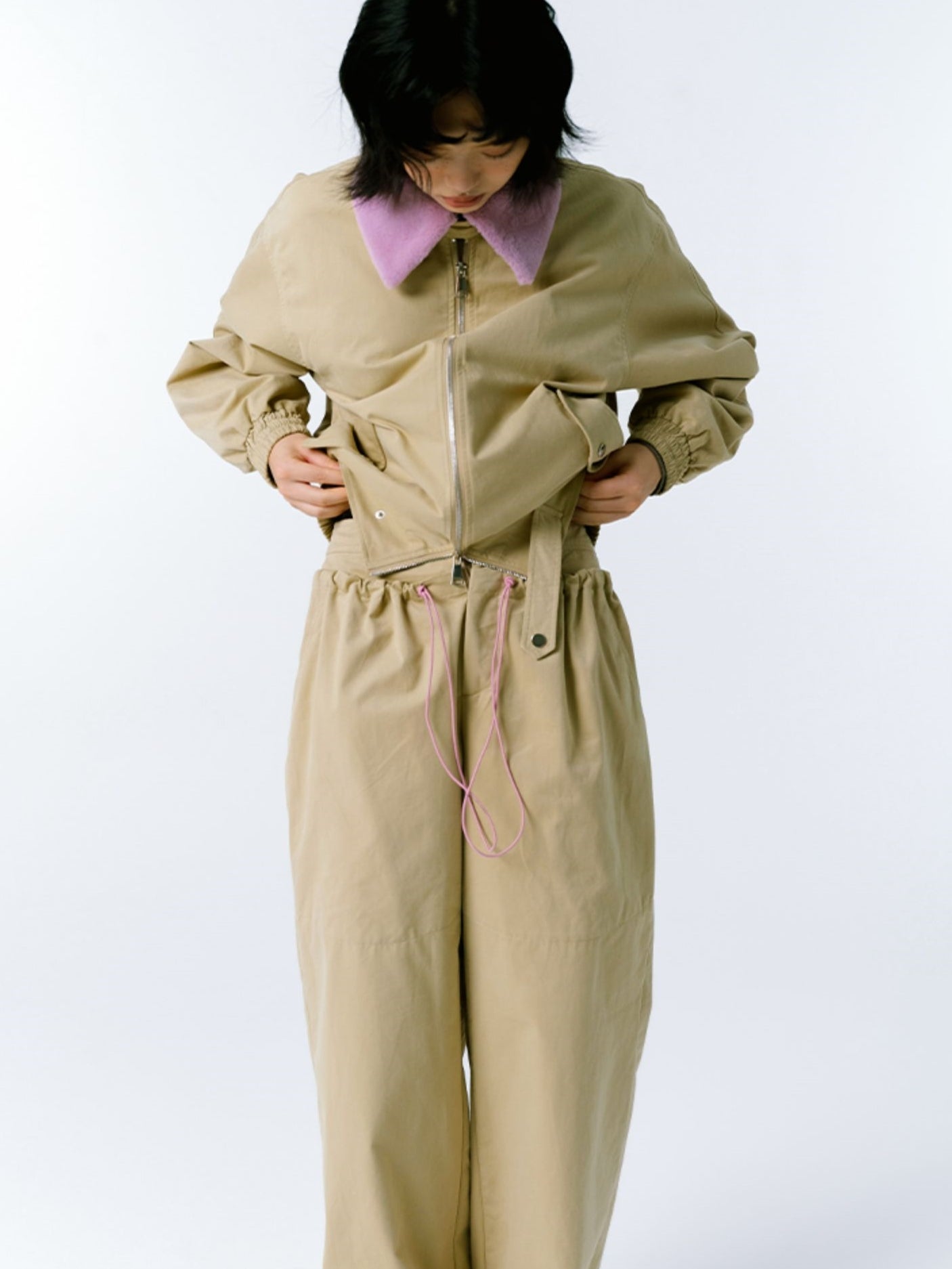 Lose Hose mit weitem Bein