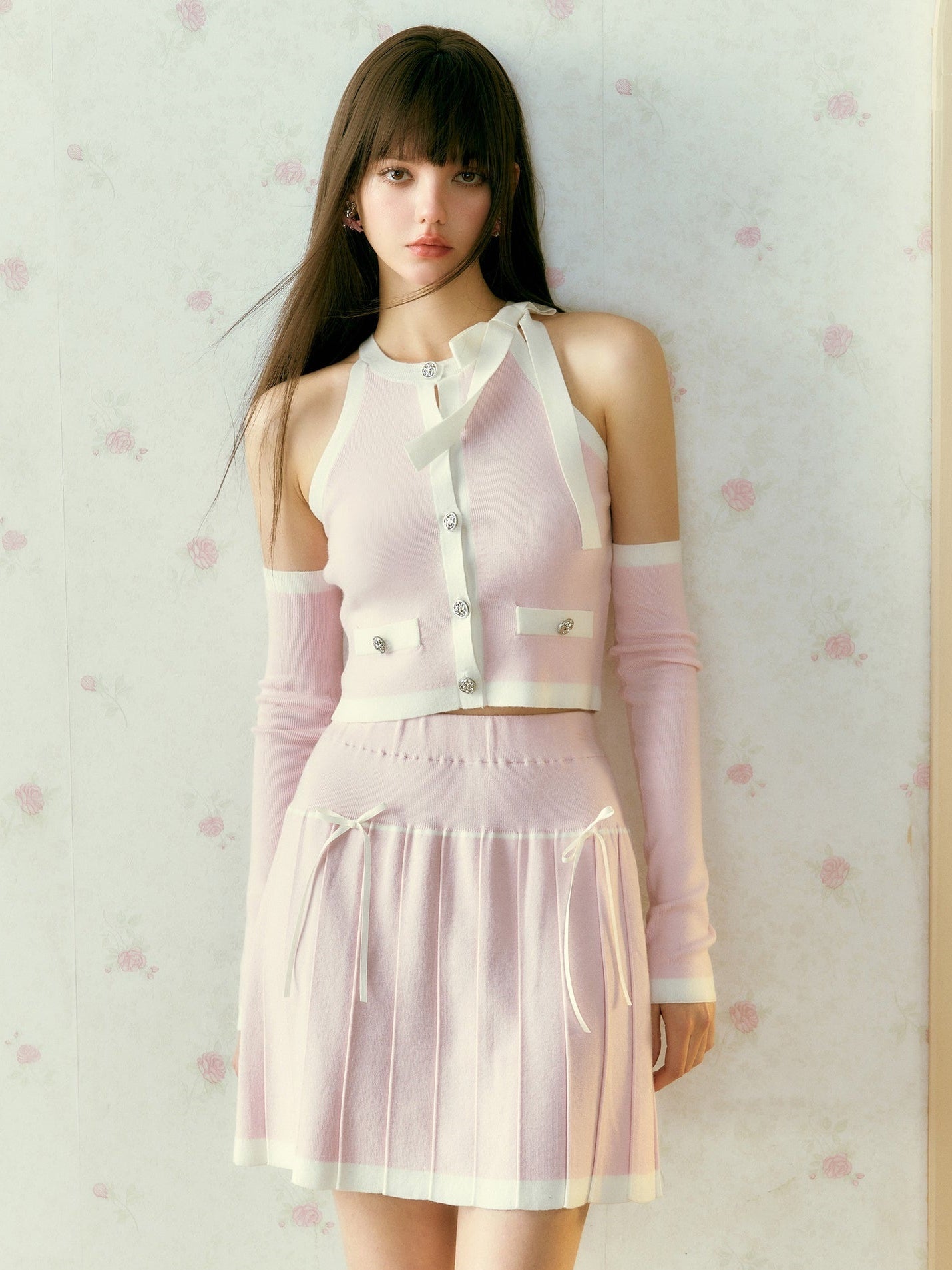 Contrast Color Sleeveress Knitted Top & PLEATED SKIRT & SLEEVE