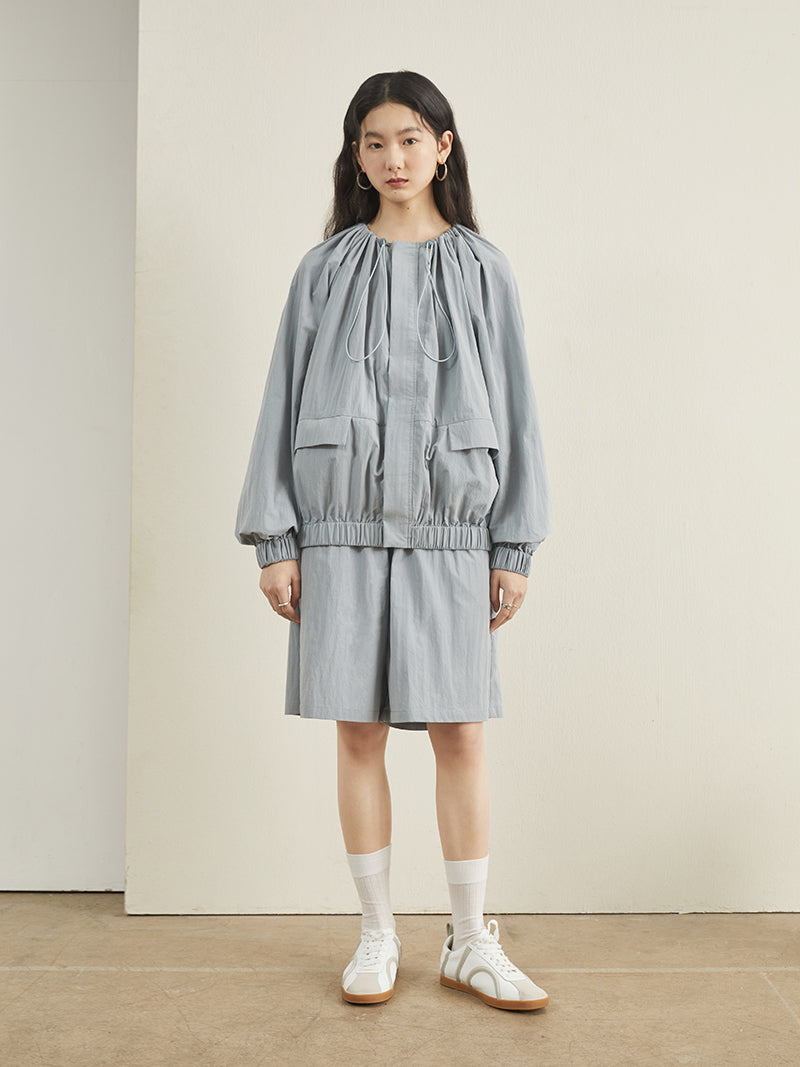 Draw String -Designjacke und kurze Hosen